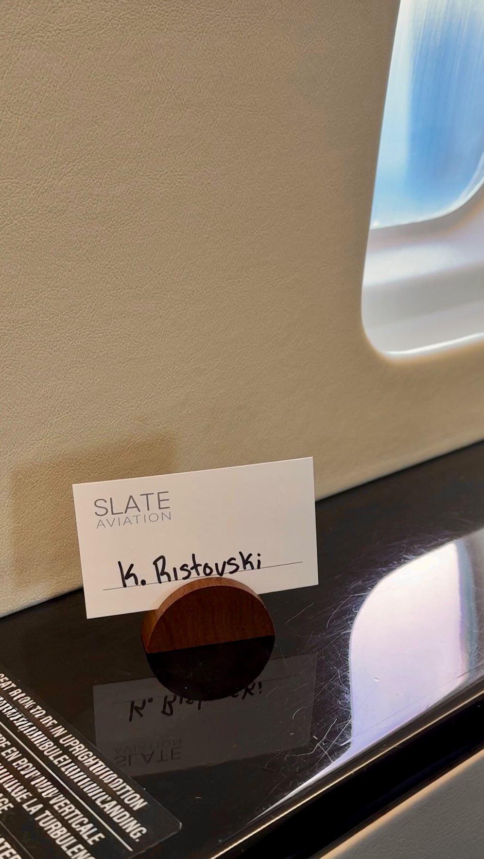 Need a hand? 😂 #pilots #cockpitview #exugo #westpalmbeach #flyslate