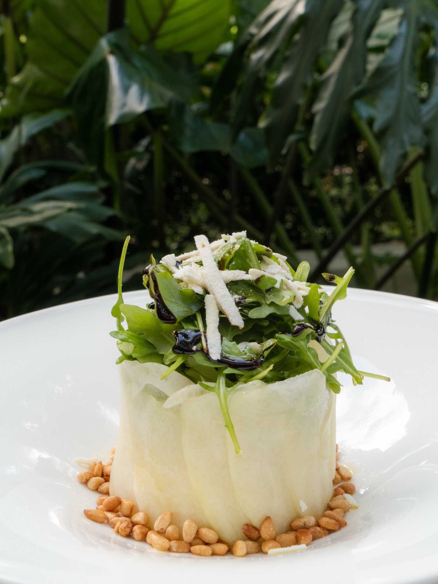 Art on the plate.
Delicate ribbons of pear, crowned with wild arugula, toasted pine nuts, shaved cheese, and a gentle drizzle of balsamic.
At Salute Ristorante, simplicity is elevated, where every ingredient is placed with intention.
•••
#saluteristorante #artontheplate #italianelegance #palmbeachdining #refinedflavors