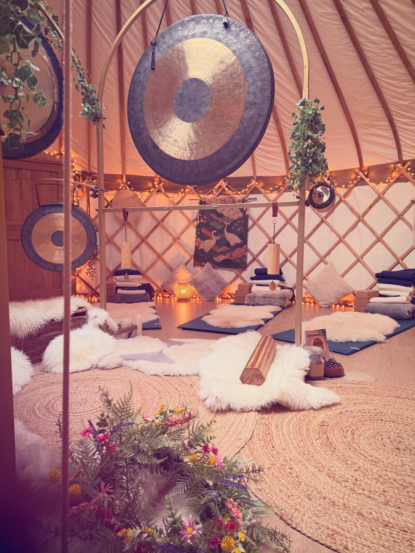 Getting set up for this weekend’s second event - the three hour, Yoga and Sound seasonal series ✨🙌 The yoga & sound sesonal series has been running continuously in Totnes for three years now and I’ve loved every single second of it ✨🙌 thank you to the regulars who have been with me across different venues including this time last year when we had to do an ‘emergency’ venue at a dear client’s (stunning) house due to the Yoga studio closing down with no notice! One year later and we have our very own forever home thanks @homeopathywithcharlotte