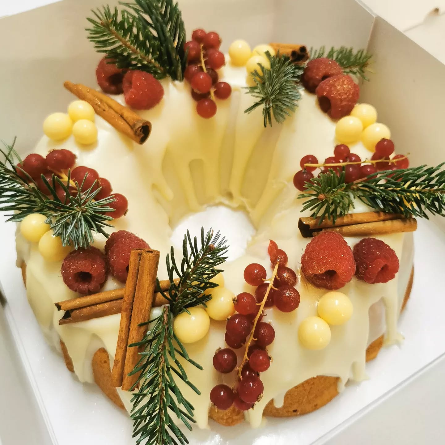 Christmas Bundt Cake
#indicakesbcn #bundtcake #chocolatecake #chocolateblanco #navidad #christmascake #pasteldenavidad #nadal