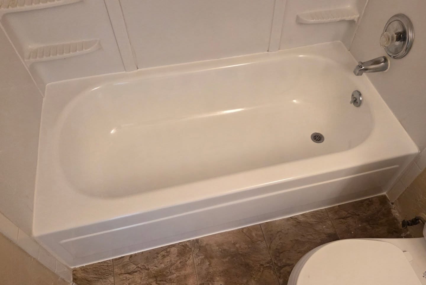 Refinishing is our game. Long lasting coatings meant just for you. Feel free to reach out if you are in Oregon or SW Washington. #smallbusiness #refinishing #bathtubs #showers #counters