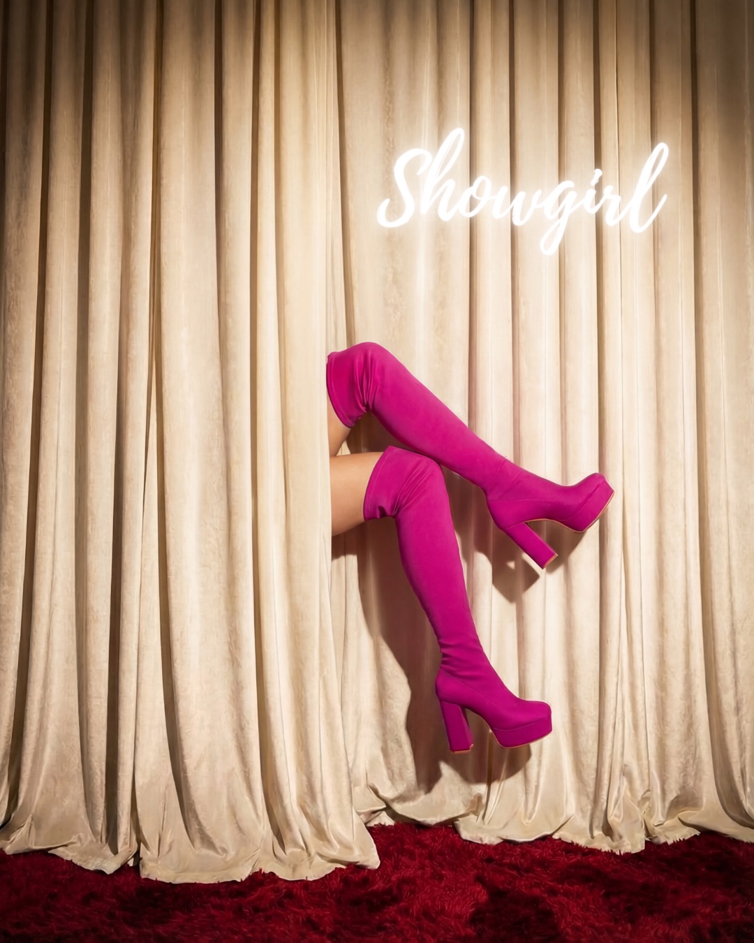 Kartais užtenka vos vieno akcento, kad tavo įvaizdis taptų stulbinantis, o dažniausiai - tai tobula batų pora. 👠
Juk tikroji magija slypi detalėse?!
Kuriuos norėtum pasimatuoti tu?
✨ Lime Croco
✨ Showgirl
✨ Širdelė
✨ Jessica
Dydžiai: 39–40
Batų nuoma: 15–25 €
Atrask: www.tejasalonas.lt