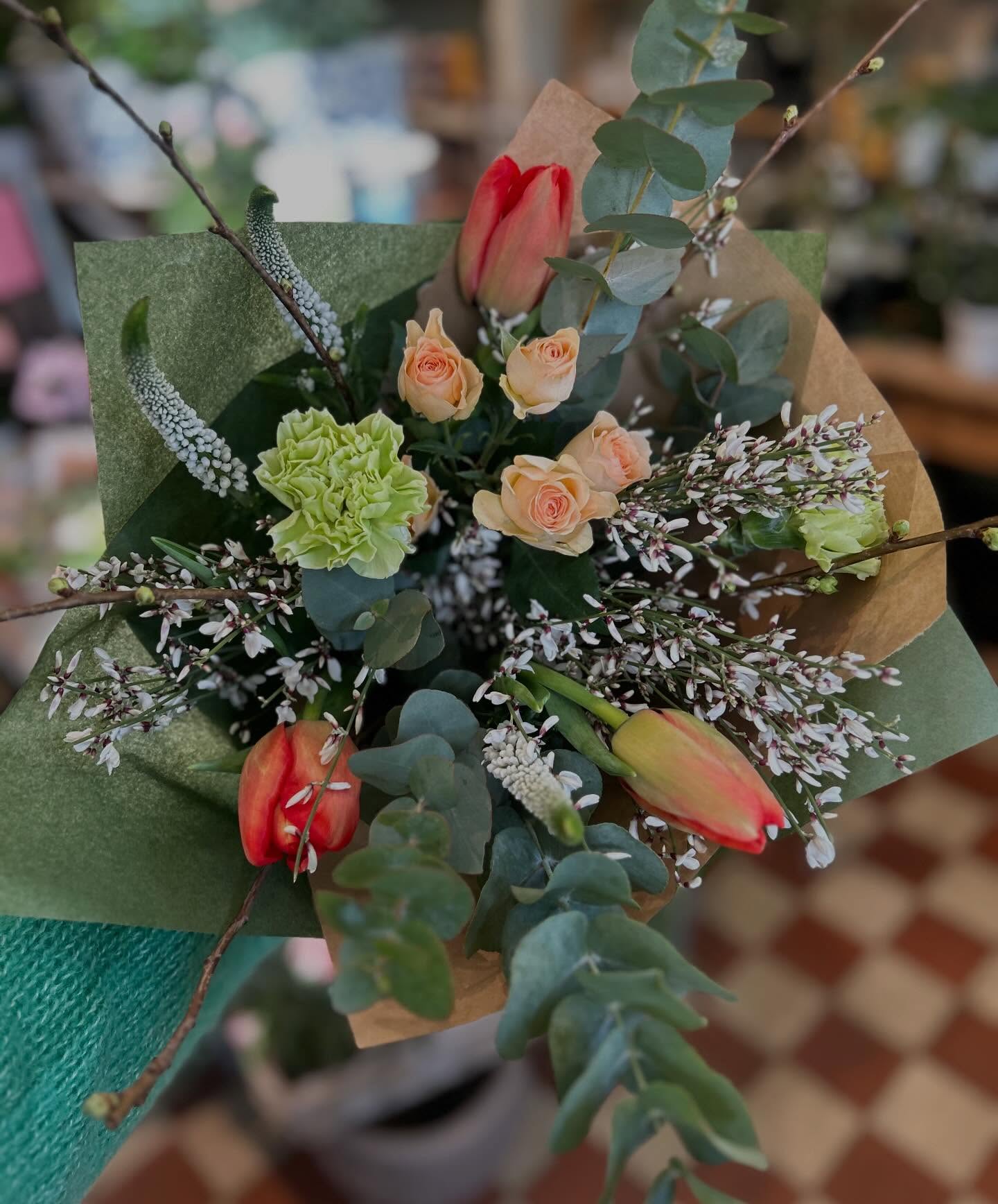 Lördag och butiken är fylld med hopp om vår ☀️☘️ välkommen till oss 10-16 idag, 11-15 imorgon söndag! Trevlig helg!