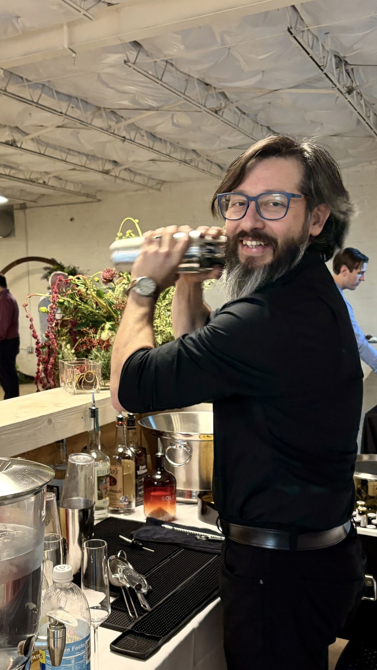 What's cookin' good lookin'? Our very first Evening With Cohost, hosted by @cohosthospitality, was overflowing with great eats and cocktails 🍹
📱Follow us on TikTok @cohost.events
Food & Rentals | @cohostcatering
Florist | @gildedinbloom
Sweet Treats | @unclewilliespies
Violinist | @clovertheviolinist
#dallascatering #cateringservice