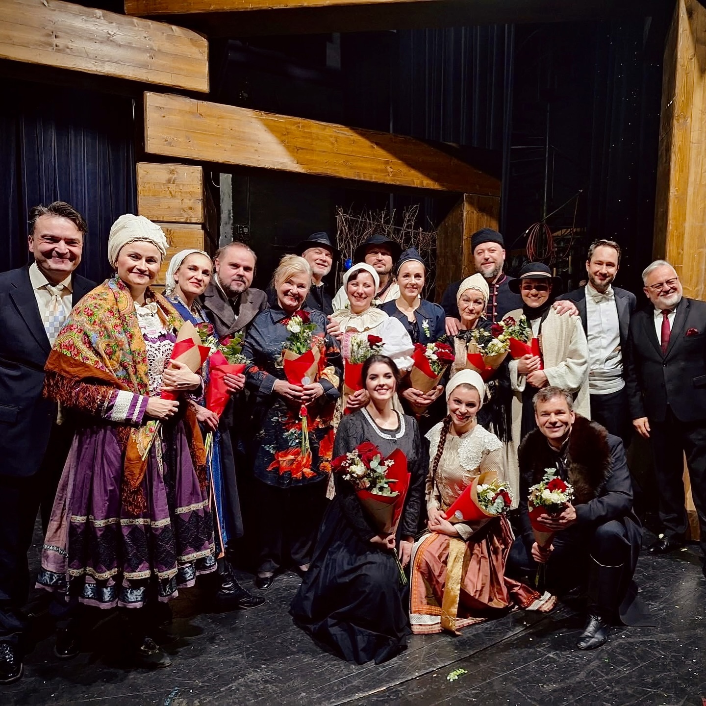 JENŮFA ♥️ Saying “goodbye for now” to this extraordinary opera, and to my first European repertoire theater. Premiering in my first productions as Mimì (La Bohème), Káťa Kabanová, and Jenůfa at the Silesian Theatre, all in my first two seasons since moving to the Czech Republic, has been a joy and a growth experience that I will always carry with me… especially to have had the honor of singing Janáček’s music with a Czech cast and production team who have poured so much love and care into their craft. Thank you and congratulations to all my colleagues on this touching collaboration, and I hope we meet again soon on and off the stage!
———
🇨🇿 JENŮFA ♥️ Prozatím se loučím s touto výjimečnou operou i se svým prvním evropským repertoárovým divadlem. Možnost debutovat během svých prvních dvou sezon po přestěhování do České republiky v rolích Mimì (La Bohème), Káti Kabanové a Jenůfy ve Slezském divadle pro mě byla obrovskou radostí i cennou zkušeností, kterou si s sebou odnáším. O to víc si vážím toho, že jsem mohla zpívat Janáčkovu hudbu s českým obsazením a inscenačním týmem, který do své práce vkládá tolik lásky a péče. Děkuji a gratuluji všem kolegům k této silné a krásné spolupráci a doufám, že se brzy znovu setkáme na jevišti i mimo něj!