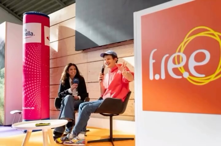 Ein Talk voller Energie, spannender Geschichten und dieser besonderen Mischung aus Wissen & Begeisterung, die einfach ansteckt. 🌍✨
Danke für diesen inspirierenden Austausch – und für ein Publikum, das genauso neugierig war wie wir auf der Bühne!
Love what I do. 💛
Begegnungen, die bleiben.
#radioarabella #talk #bühnenmoment #münchen #liveinterview