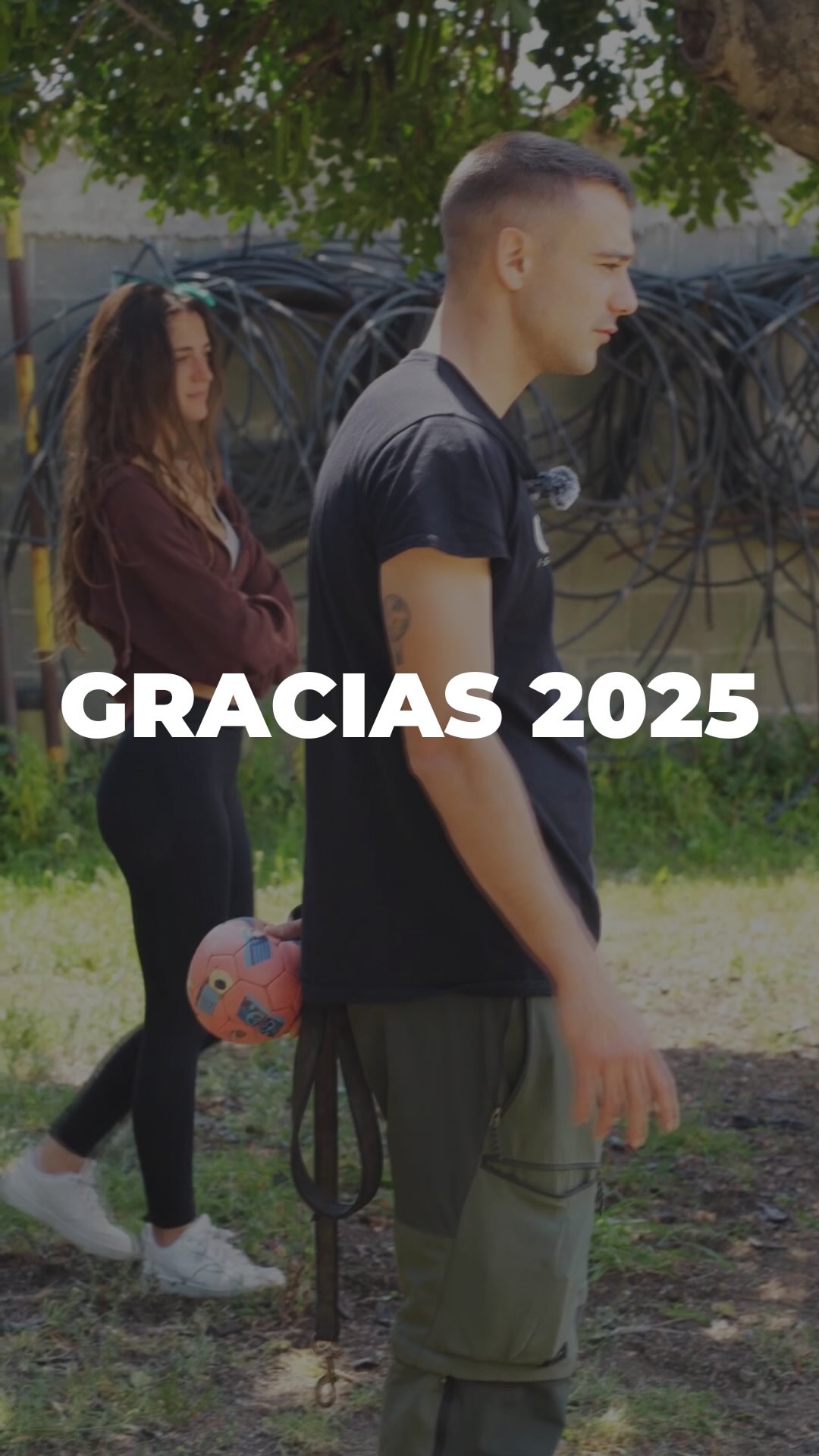 Feliz año nuevo!💛
Nuestro segundo año como Dogtraining llega a su fin.
2025 ha sido un año de crecimiento, retos y muchísimos momentos compartidos junto a vosotros y vuestros perros. 🐶
Gracias por confiar en nosotros, por implicaros y por permitirnos acompañaros en vuestro camino día a día.🐾
Cerramos este año con orgullo y empezamos 2026 con más ilusión, ganas y nuevos proyectos.🤞🏼
Robert y Marta • Dogtraining