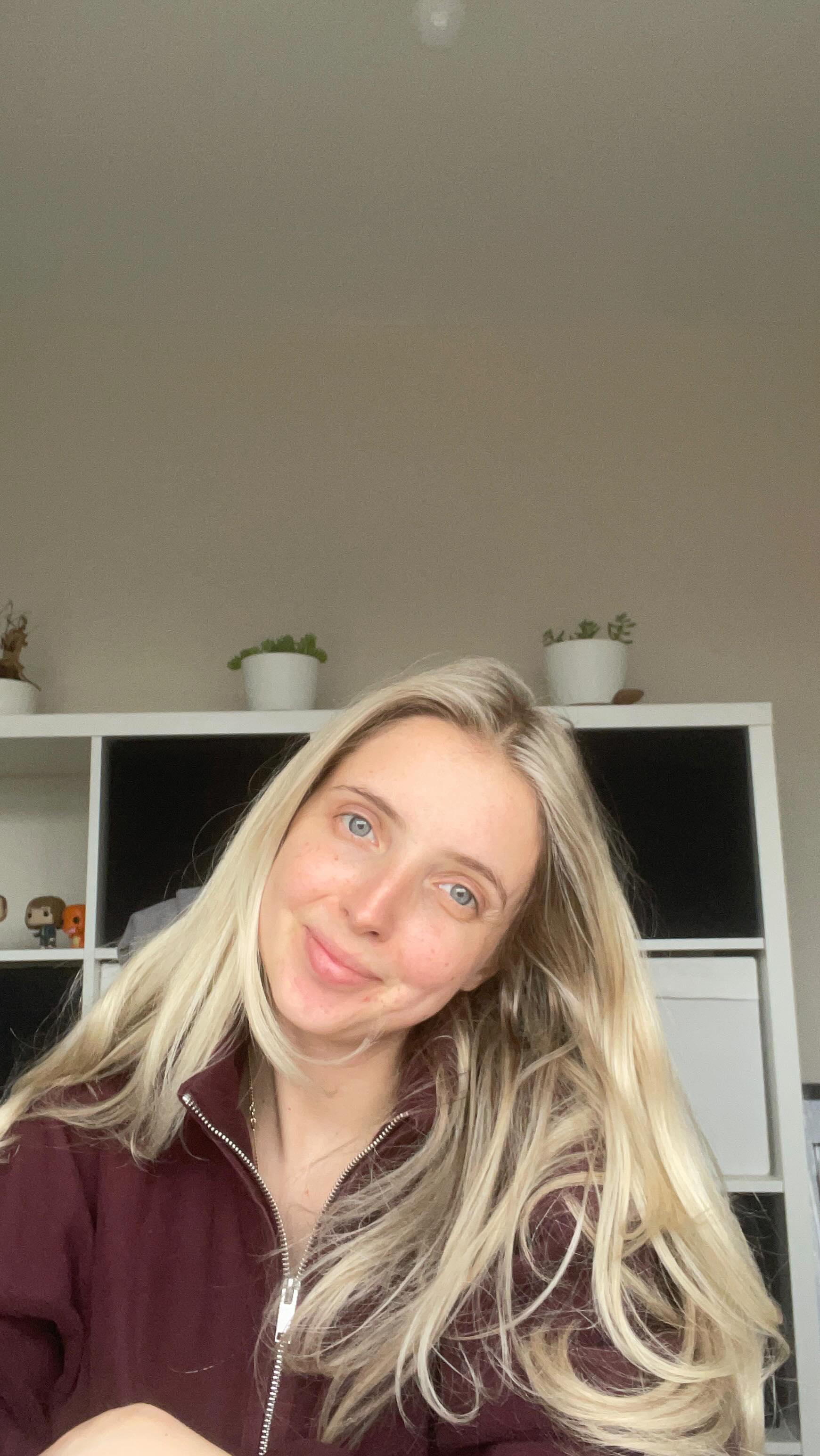 Anyone else OBSESSED with Olivia Dean?! Having a practice of her songs this afternoon and loving the RnB / Soul vibes 🎶 More to come soon! 🎙️🤍