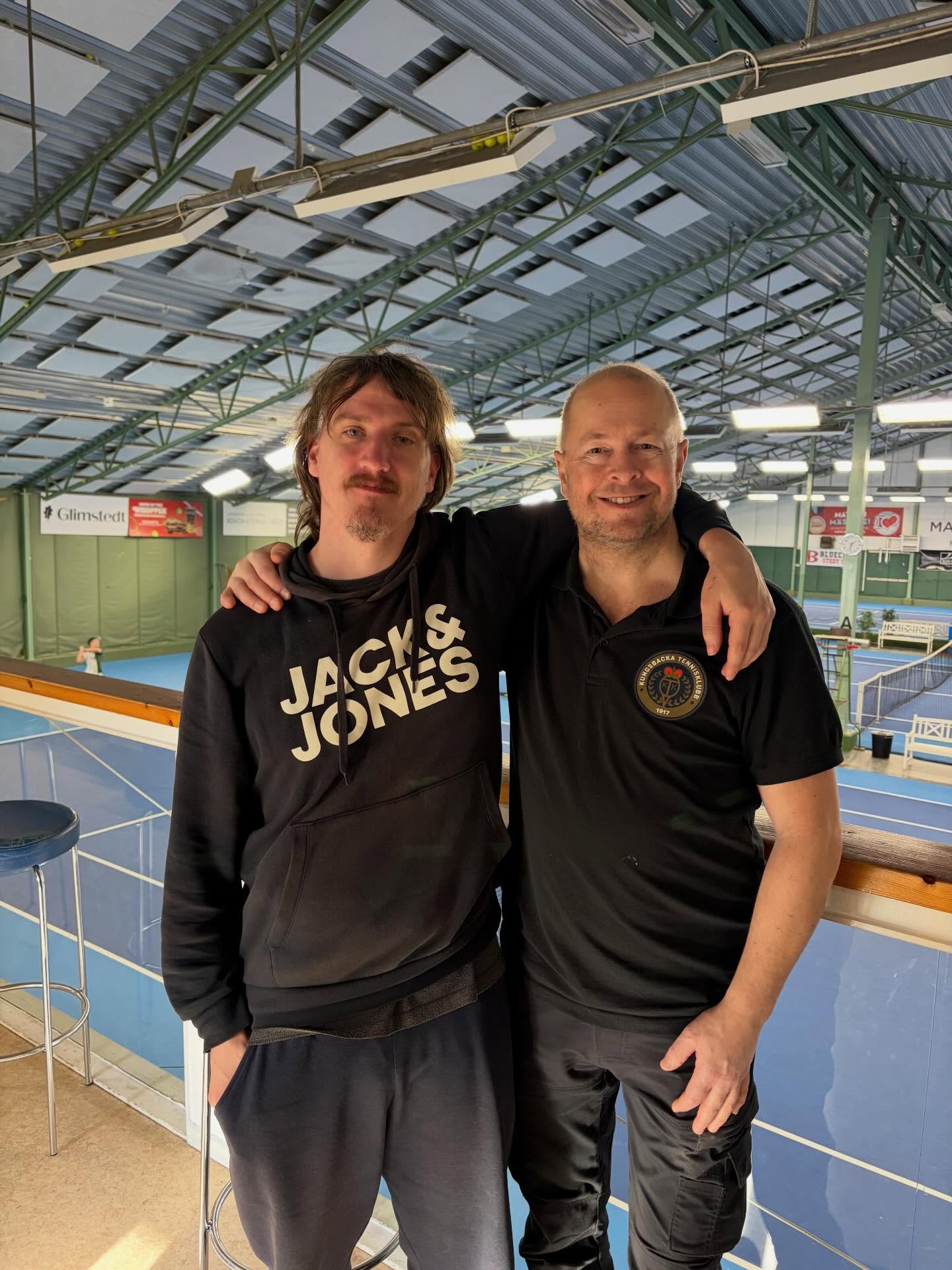 Idag gör Fredrik sin sista dag hos oss!
Fredrik kom till oss i september 2024 och har tillfört otroligt mycket för gruppen och för KTK!
Tack för din tid hos oss Fredrik och lycka till i framtiden! ✌️🙌