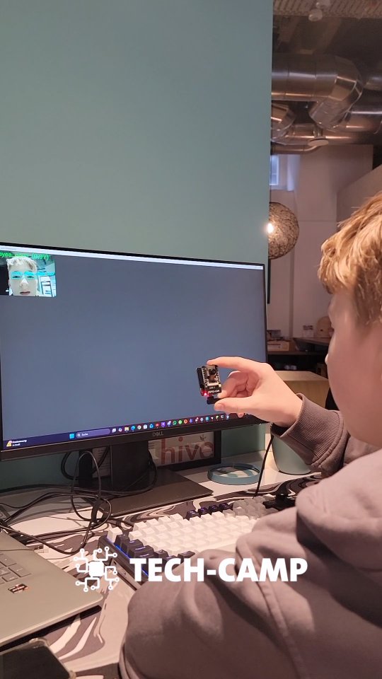 Von den ersten Daten bis zum funktionierenden KI-Modul 📷
In dem Workshop trainieren, testen und optimieren die Jugendlichen ihr eigenes KI-Modul zur Augenerkennung für mehr Sicherheit im Straßenverkehr. Dabei erleben sie Schritt für Schritt, wie aus Daten ein intelligentes System wird.
Neben technischem Wissen fördern sie gleichzeitig wichtige Zukunftskompetenzen wie Geduld, logisches Denken, Teamarbeit, Fehleranalyse und kreatives Problemlösen.
So verbindet unser Workshop praxisnahe Berufsorientierung mit echten Einblicken in die Welt von KI, Technologie und modernen Zukunftsberufen.
#Softwareentwicklung #Hardwareentwicklung #KünstlicheIntelligenz #Zukunftskompetenzen #TechCampAcademy