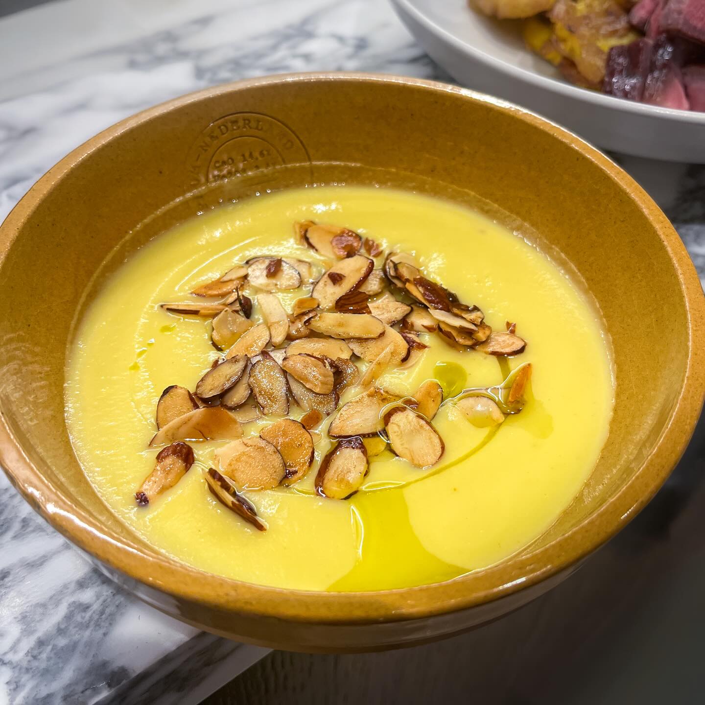 Private chef plates #5: Lemon carrot soup • Brown butter almonds
Snow days or rainy days, simple ingredients start to matter more.
#privatechef #cheflife #soupseason #comfortfood