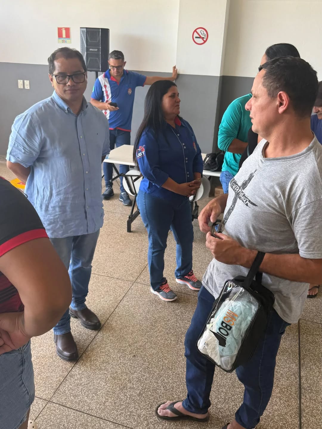  ✅ HISTÓRICO: 1º ACORDO COLETIVO SINDMASSA MS & MS BOI! 🚀
Momento de celebração em Rio Verde! Realizamos a assembleia de aprovação do primeiro Acordo Coletivo de Trabalho na empresa MS Boi Frigorífico.
A diretoria do SINDMASSA MS trabalhou incansavelmente para garantir que essa parceria já nascesse com ganhos reais para o trabalhador!
Confira as vitórias da nossa Data-Base (Fevereiro):
💰 Aumento Linear: 5,5% para todos os colaboradores.
📈 Piso Normativo: R$ 1.838,00 (após 90 dias, o valor para Auxiliar sobe para R$ 2.050,00).
🥩 Valorização Profissional: Magarefe, Desossador e Lombador com salário de R$ 3.100,00.
💳 Alimentação: Cartão alimentação garantido de R$ 300,00.
🩺 Saúde em Família: Plano de assistência médica para o trabalhador e sua família!
Este primeiro acordo é o alicerce de um futuro com mais dignidade e respeito.
Parabéns a todos os trabalhadores da MS Boi que acreditaram na força do sindicato!
#SINDMASSAMS #MSBoi #RioVerde #PrimeiroAcordo #ConquistaHistórica Frigorífico TrabalhadorValorizado DataBaseFevereiro DireitosTrabalhistas