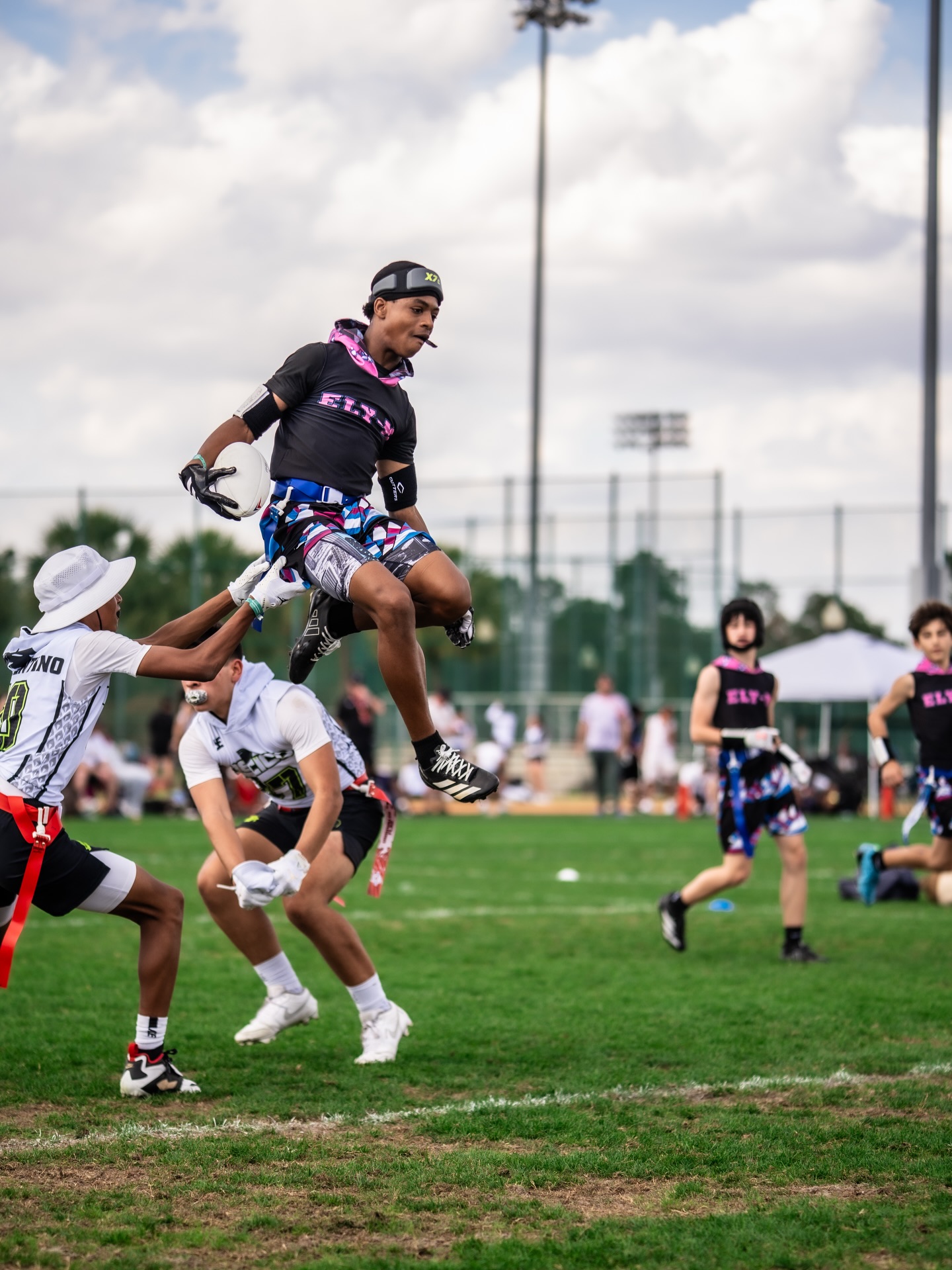 These are my Top 10 images from the @unrivaledflag x @umbro x @flagfootballworldchampionships.
Every frame is a celebration of the game. The burst off the line. The precision of a cut. The reach for the flag. The locked-in focus before the snap. The explosion of emotion after a big play.
Flag football is speed, strategy, discipline, and heart happening in seconds. My goal was to capture the energy and preserve the passion that makes this sport special.
This tournament was a statement. The future of the game is here, and it is powerful.
Honored to document it through the lens.
Javier Morales 📸