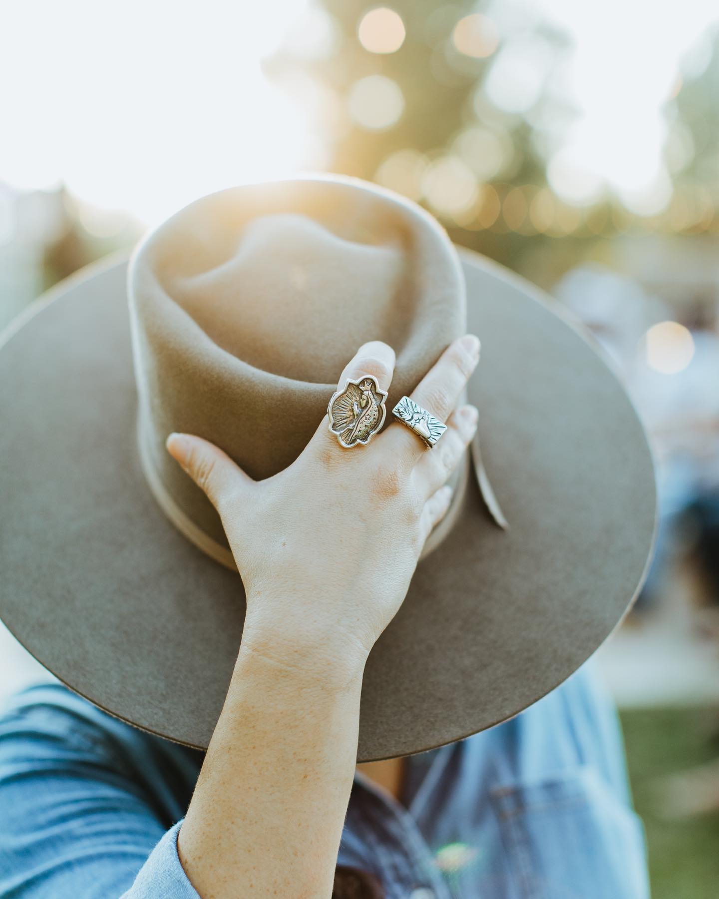 Spanish roots, Texas boots. We are inspired by powerful iconography of Catholicism and the Modern Cowboy. ¡Viva el presente! Honra el pasado. Handcrafted, artisan hats available at @cenizohatworks