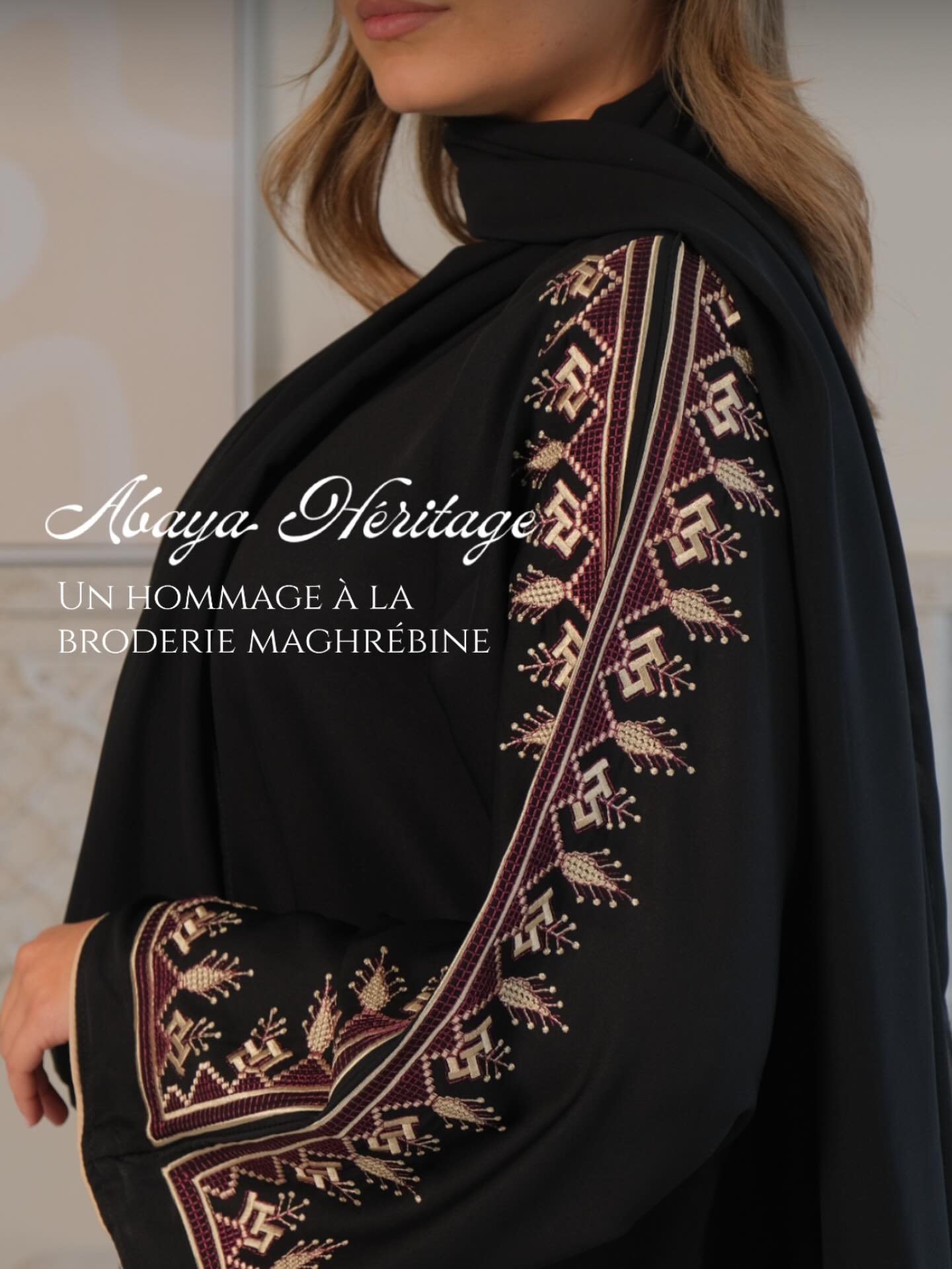 ✨ Abaya Héritage
Une pièce qui raconte une histoire
Sa broderie aux motifs géométriques et floraux symbolise la force, l’enracinement et la transmission
#abayaeid #eidoutfit #eidmontreal #modestfashıon