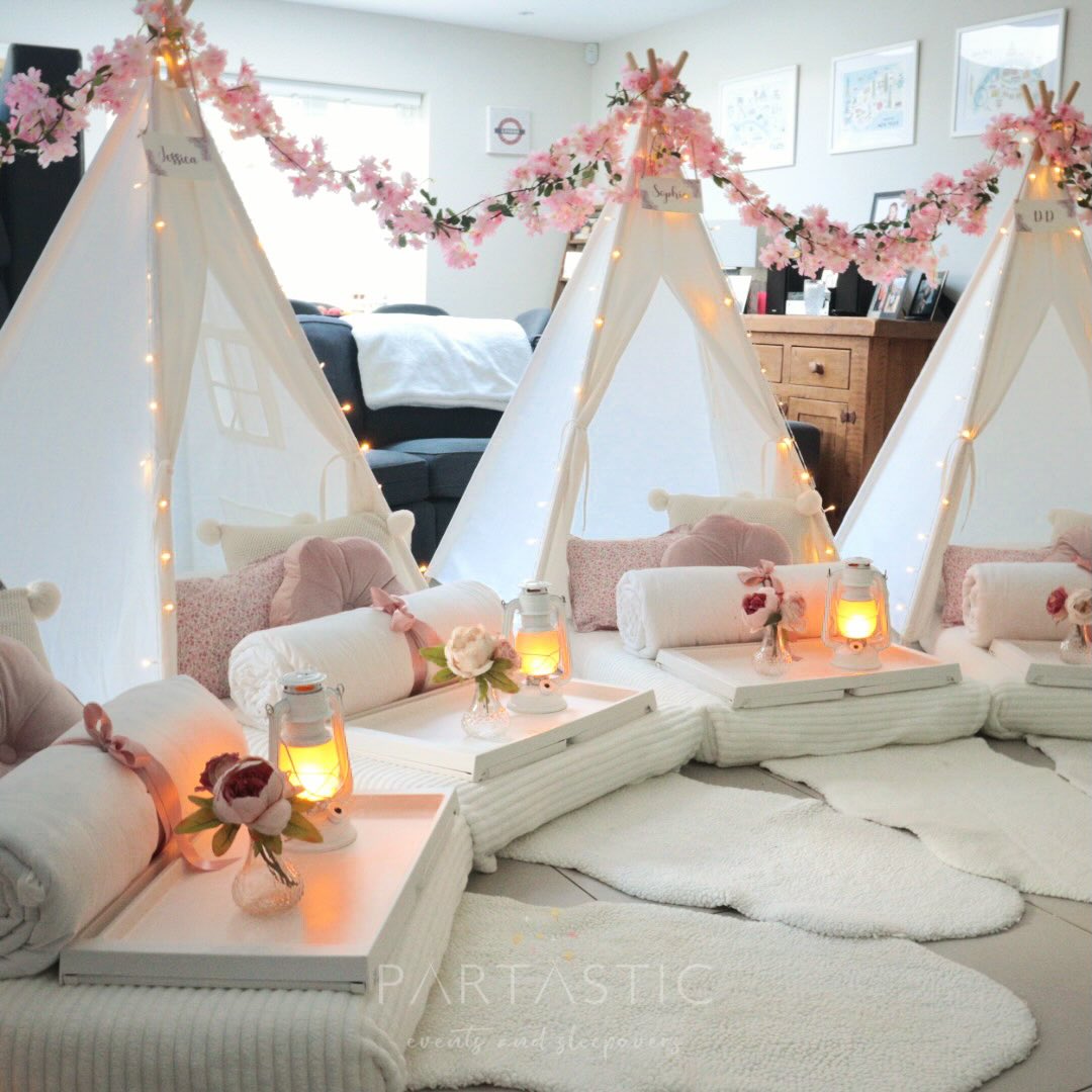 Beautiful and delicate Pink Flower Garden.
.
.
.
#sleepover #sleepoverparty #teepeeparty #pinksleepover #surreyevents