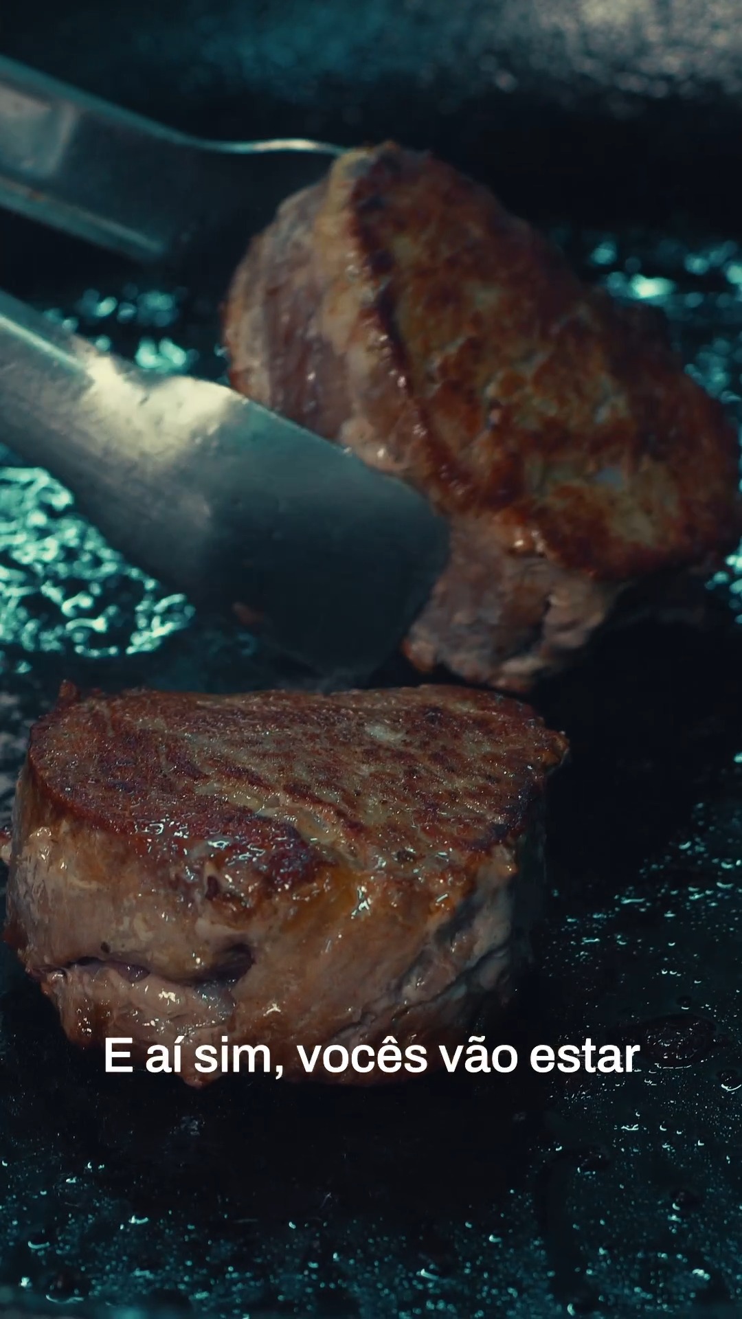 Cada detalhe importa — do ponto exato da carne à quantidade certa de molho no prato. É assim que o Chef Luciano e o time do Sobrallia conduzem cada degustação: com cuidado, técnica e atenção a cada elemento que vai compor a experiência gastronômica do seu evento.😄
Nesse vídeo, você acompanha a preparação de um dos pratos da nossa degustação: escalope de filé mignon com batata ao murro e molho demi-glacê com cogumelos — um clássico que une simplicidade e sofisticação em cada garfada. Porque antes do seu grande dia, você merece experimentar, aprovar e se encantar. ✨