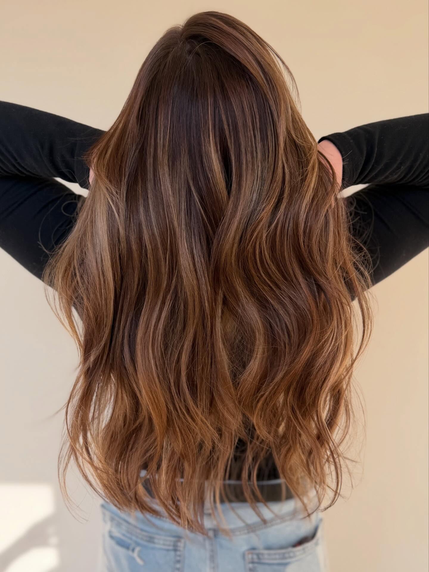 This dimensional brunette deserves a moment. Actually… several.🐻🤎 by @sevange_styles
.
.
.
#buckscountyhairstylist #dimensionalbrunette #springbreak #buckscountywedding