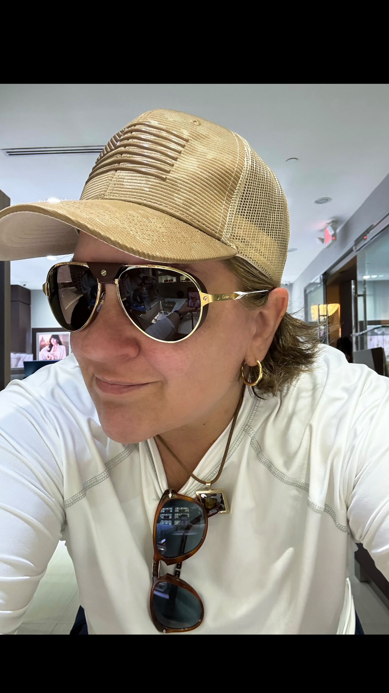 While we’re down here scrolling… best of the best is up there ✈️ #airforce #usa🇺🇸 #military #fortuneson #exugo @realdonaldtrump