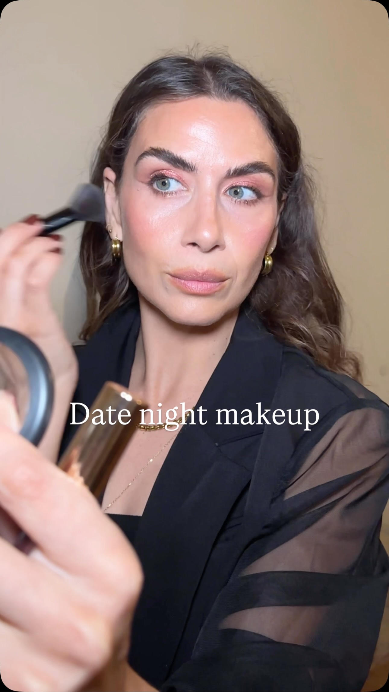 A fun little monochromatic date night makeup 💕
.
#cretemakeup #makeupartistcrete #makeupartist