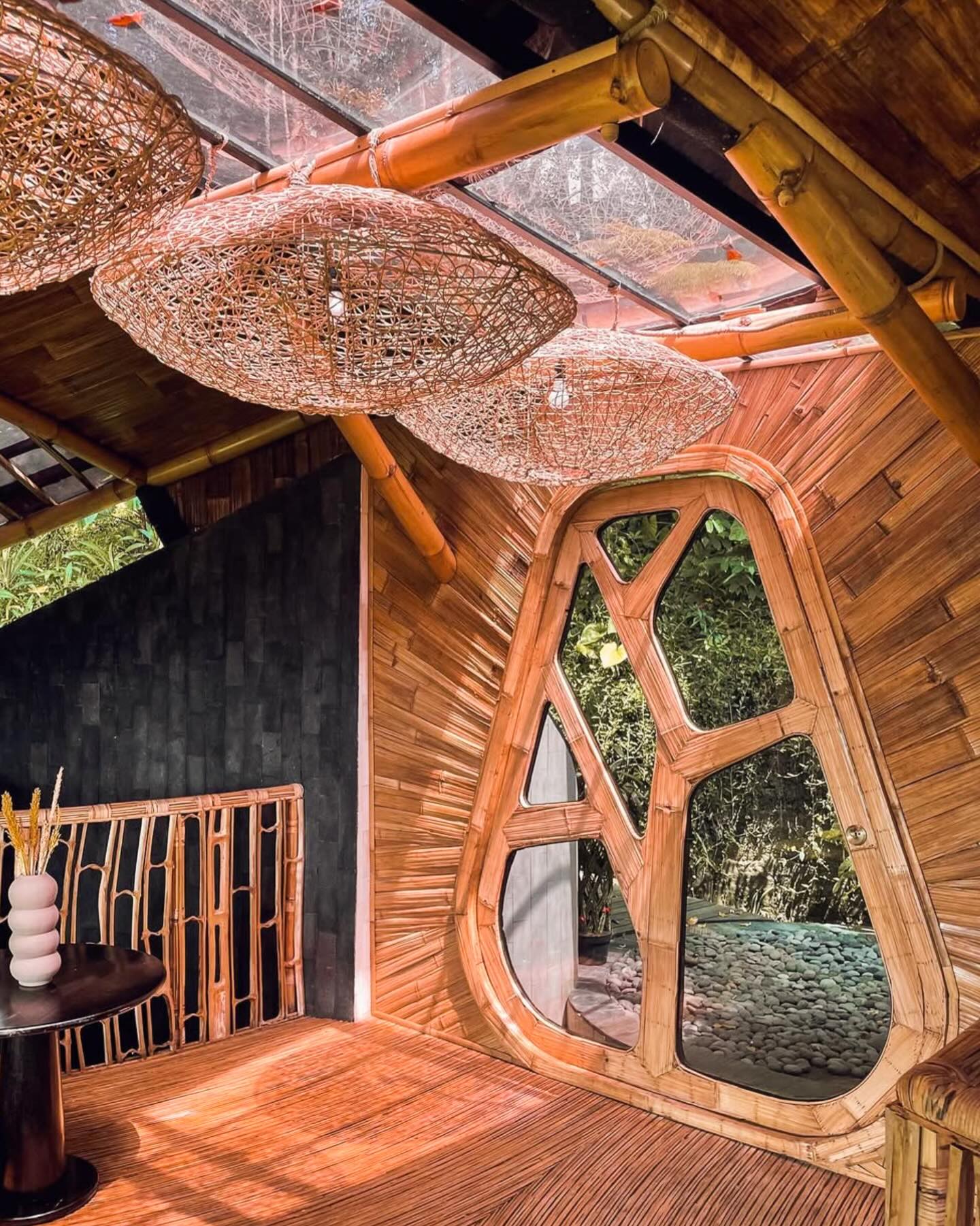 Stepping inside the magic of Avana Bamboo Cliff Villa. ✨
Every corner here is a work of art, featuring stunning bamboo craftsmanship and unique architecture.
Ready to stay in this architectural dream?