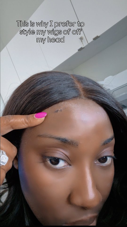 The number of times I've burnt my forehead 😫.
Is it just me or the coordination of my hand and eyes in front the mirror/camera can be a bit challenging right?
I find that styling my wigs in a canvas head or mannequin gives me better visibility of what I'm doing and better control of the tools I'm using.
Tap the ❤️ to let me know I'm not alone.
#wigstyling #hairstylingtips #wigcare #wiglife #closurewigs