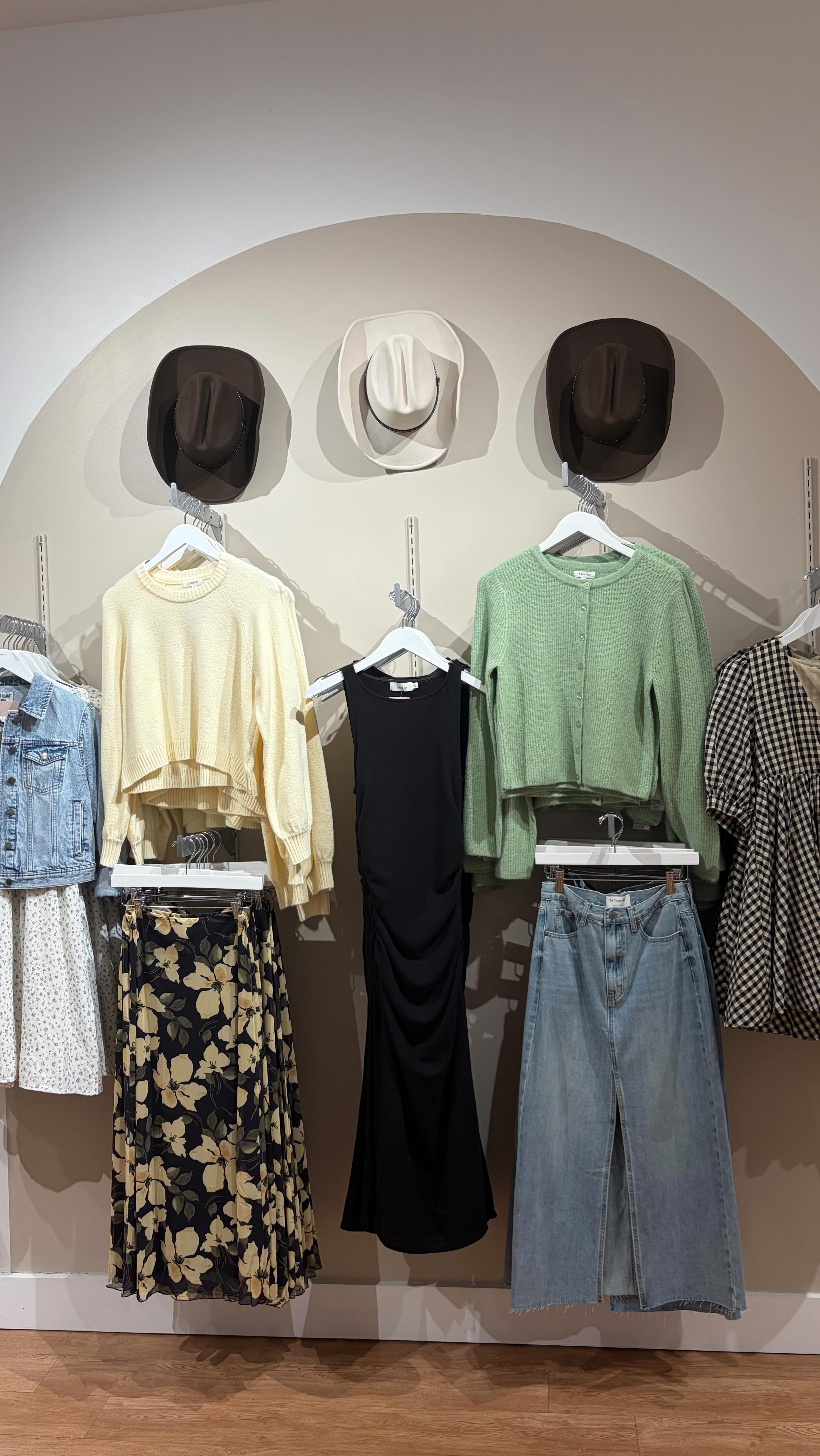 Floorset Friday!✨ Winter has officially been escorted out, and spring is in the air🥰 Come shop all the new arrivals this weekend!
Fifth and Broadway: 10am-7pm
Franklin: 10am-6pm
#springarrivals #spring #shopsmallbiz #nashville #franklin