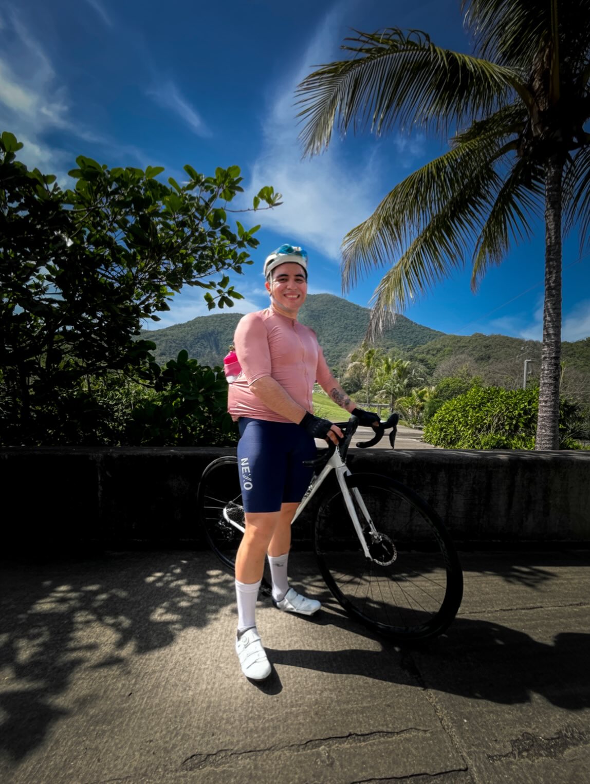 • Pantallas: OFF 📱
• Paisajes: ON 🏔️
• Vitamina D: Recargando... 🔋
Offline is the new luxury. 🥂
#NEXOCycling #RodarEsConexion #CiclismoConProposito
