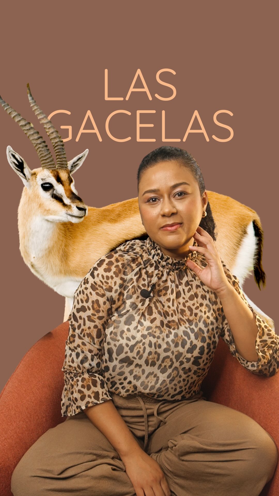 🦌 La gacela que no corre
Cuando una gacela enfrenta a un león,
no siempre huye.
A veces… ❄️ se queda inmóvil.
No es calma.
Es supervivencia.
💔 Muchas mujeres hacen lo mismo en el amor:
no reclaman,
no ponen límites,
no se van.
🤐 Se callan.
🫥 Se achican.
⏳ Aguantan.
No porque quieran,
sino porque su cuerpo aprendió
que moverse duele más.
⚠️ Y a veces, sobrevivir
se parece demasiado
a desaparecer.
✨ La paz no es quedarte quieta.
✨ La paz es que tu cuerpo sepa
que ya no está en peligro.
🧠💛 Sanar también es volver a moverse.