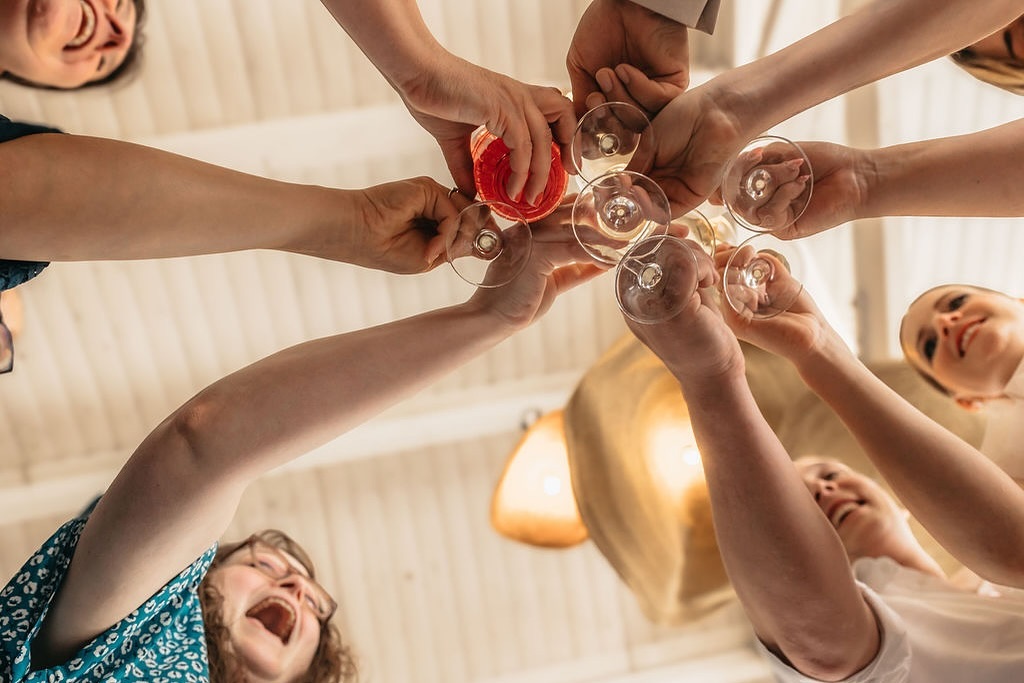 I’m clearly not a model and I’m definitely more expressive than I thought, but this is basically me every time I get a yes from a couple. I might not have one of those fancy portals, where you can edit your chosen design, but you do get ✨ me ✨Someone who is truly invested in your wedding day and wedding stationery. I want your day to be perfect, perfectly you. Whether that means an extravagant weekend in a French chateau or a modest ceremony in your parents’ backyard. I’m here for it and whatever your vision for your day, your stationery should reflect this. And I can help you achieve exactly that.
What does your dream wedding look like? Comment below 👇
#trouwkaartenopmaat #weddingstationery #trouwkaart #weddinginvitations #bruiloftplannen #trouwdrukwerk #trouwhuisstijl
Organisatie: @happyevents.nl
Styling & flowers: @happyevents.nl
Locatie: @sablonbeach
Modellen: @bodilhamoen & @jord1999x Fotograaf: @joyceschukkinkfotografie Fotograaf: @nicky.luiten.fotografie Videograaf: @marees_filmworks
Bruidsjurk: @uitliefde_bruidsjurken Bruidstaart: @mirunascakes
Stationery: @wittyink
MuHa: @lennebuijtels
Photobooth: @theweddingphotobooth.nl
Zanger: @nickstricker_official
DJ: @officialremysalvador