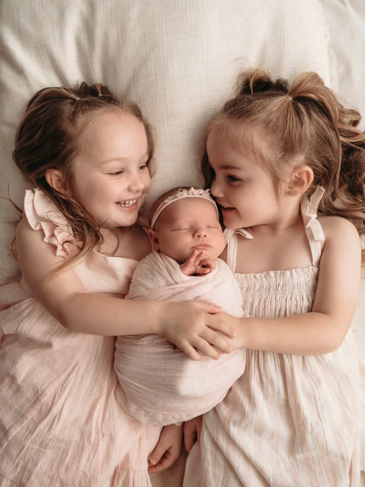 A family growing, love multiplying, and memories being held forever — just as they are, soft and full of connection.
It is always such an honour to document these first days together ✨
www.jessannephotography.com.au
#newbornphotography #sydneynewbornphotographer #sydneybabyphotographer