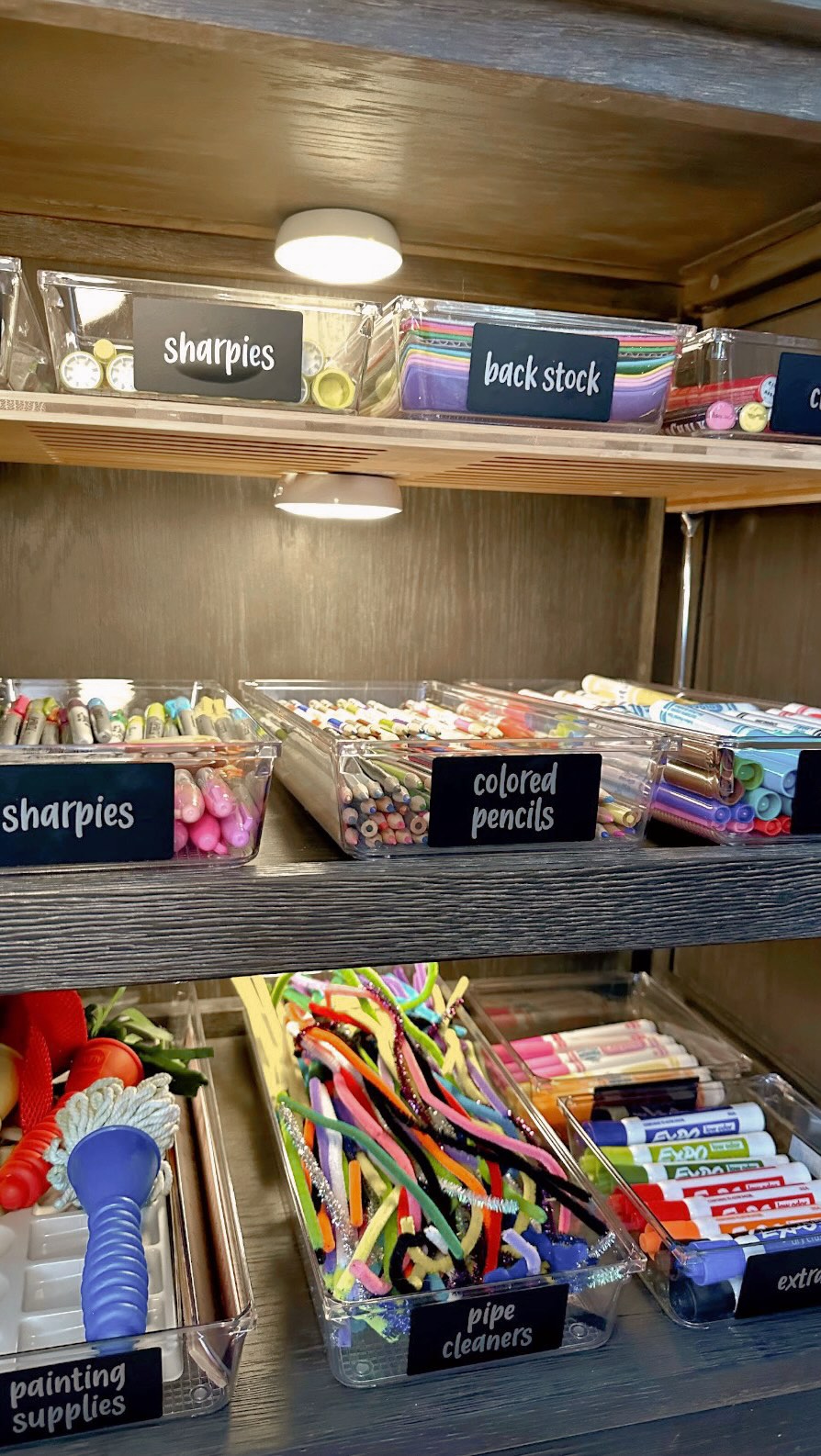 Messy craft drawers? Not in this house.
We turned chaos into a curated creative studio. 🎨✨
Luxury organization, tailored to how you actually create.
#TheSystemSquad #OrganizedHome #homeorganizing #craftorganization #professionalorganizer