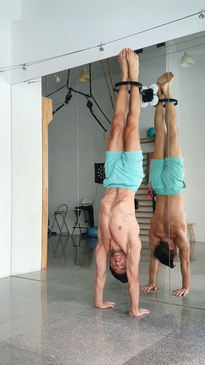 Balance Handstand L♾️P *New* Out Now:
www.fitprogress.com/shop/handstand-loop
Handstand Loop helps you maintain handstand balance with ease, allowing longer, more confident practice.
Fitprogress Studio Coaching @HandstandTrack Balance Support System.