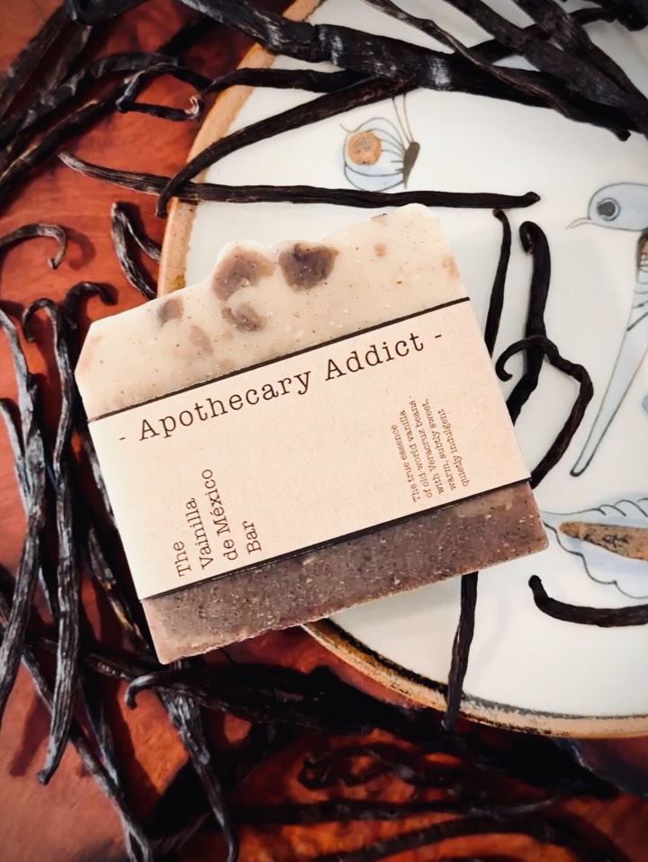 🤎🌿 Today’s Feature: The Vainilla de México Premium Soap Bar from @apothecary.addict 🌿🤎
✨ A long-held dream shaped by travel, ritual, and devotion to true botanical character.
While in Mexico for my wedding, I personally sought out and procured the finest vanilla beans from Veracruz — the birthplace of vanilla itself.
Vanilla (Vanilla planifolia) is native to Mexico, where the orchid first evolved and was cultivated long before its journey across the world. This bar honors that origin — not as sweetness, but as depth, warmth, and quiet complexity.
▲ △ ▴
Crafted in a luxuriously conditioning base of extra virgin olive oil infused with real Mexican vanilla beans, unrefined coconut and sunflower oils, raw shea butter, jojoba infused with PNG and Madagascar vanilla, coconut milk, castor oil, white kaolin clay, orris root, black walnut powder, and raw beeswax.
A creamy, silken lather designed to cleanse gently while enveloping the senses.
🍂 Scented exclusively from real vanilla materials:
• No synthetic fragrance.
• No artificial vanilla accords.
• Only true botanical expression:
Mexican Planifolia vanilla, Madagascar and PNG vanilla infusions, vanilla oleoresin, benzoin, Peru balsam, labdanum, cassia, and a whisper of patchouli.
Soft. Warm. Living.
Vanilla as it exists in nature — nuanced, grounded, and quietly indulgent.
▲ A bathing ritual of warmth, memory, and old-world botanical reverence.
▲ Seasonal Offering
Enjoy 10% off through the end of February
Use code: WINTERSEND10
🌿🤎✨
#ApothecaryAddict
#ArtisanSoap
#VanillaPlanifolia