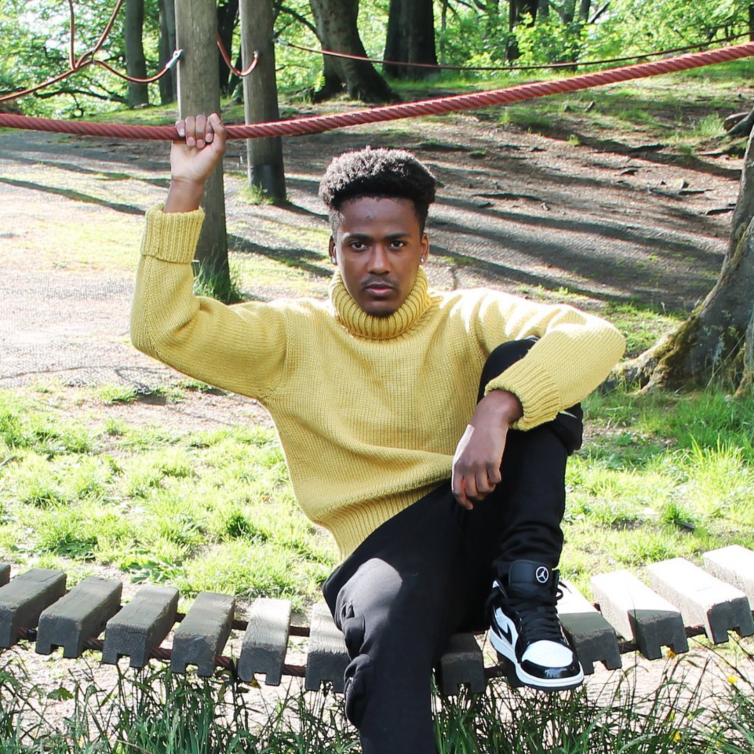 20/21 focuses on a perfect blend of vibrant hues together with rich neutral shades.
-Our Pennine collection includes natural undyed shades, spun using the original colours of the British wool pure breeds.
-To develop the Mariola Merino range Shepley Yarns of England partnered with the Pascual family of the Sierra Mariola region of Spain to create this fine and luxurious yarn using the best Merino fibres for your comfort and durability.
#pittifilati #britishwool #purenewwool #filati #pitti #aw21