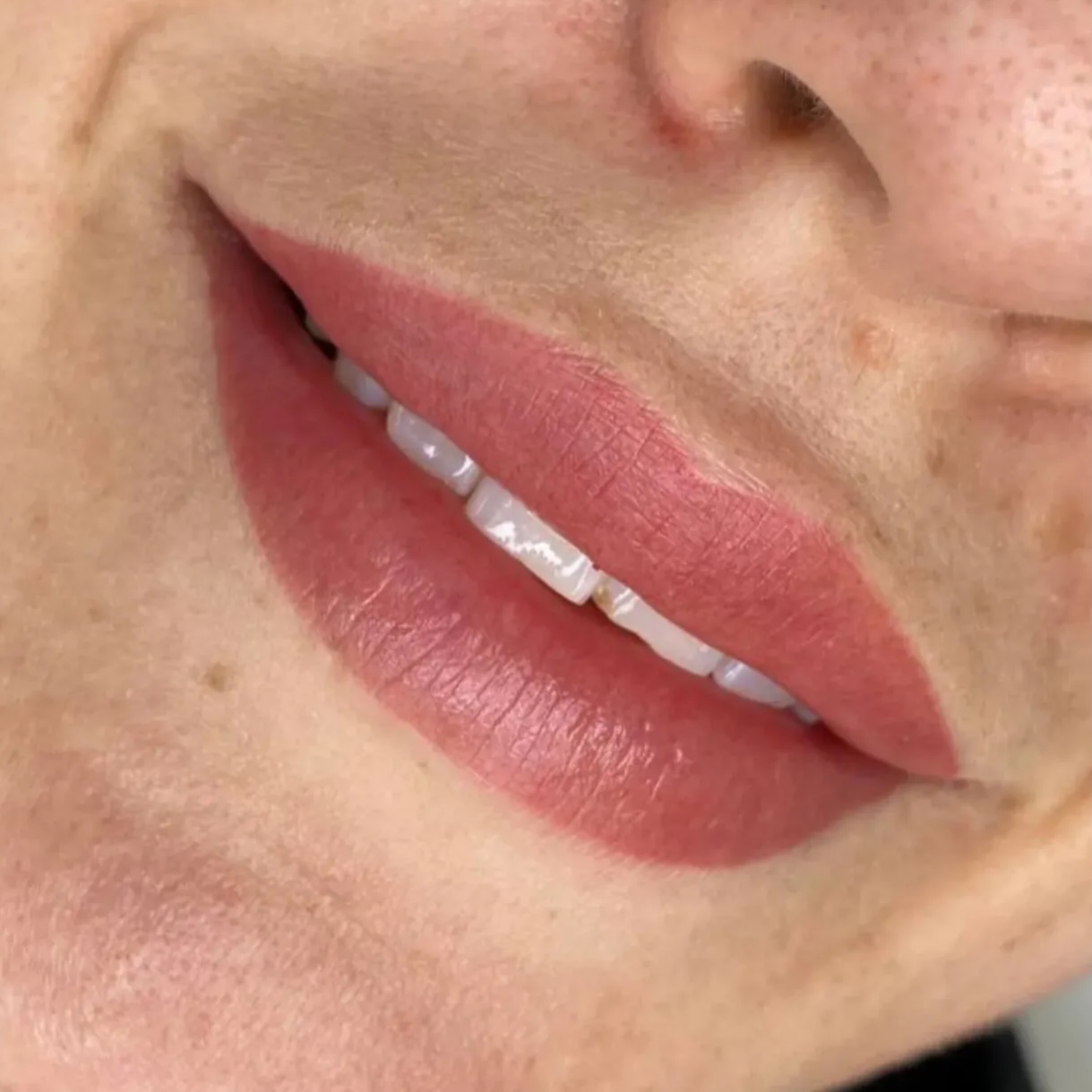 Semipermanent lips make up, last for 3 years #pmulips #sofia #pmusofia