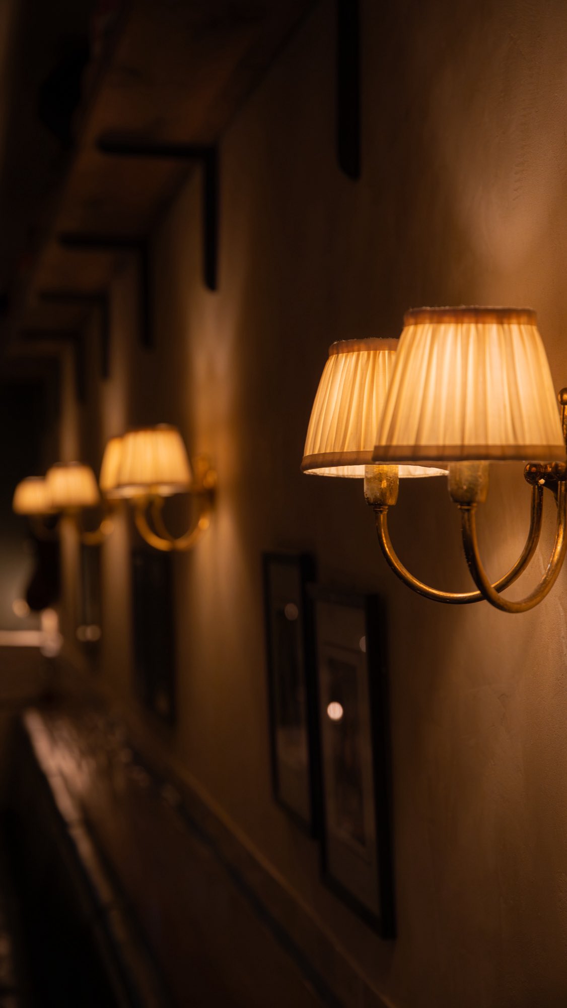 Candlelight, second glasses, third courses. Nights that don’t need much else.
.
.
.
#linguinitrattoria #italianrestaurantamsterdam #foodieinamsterdam