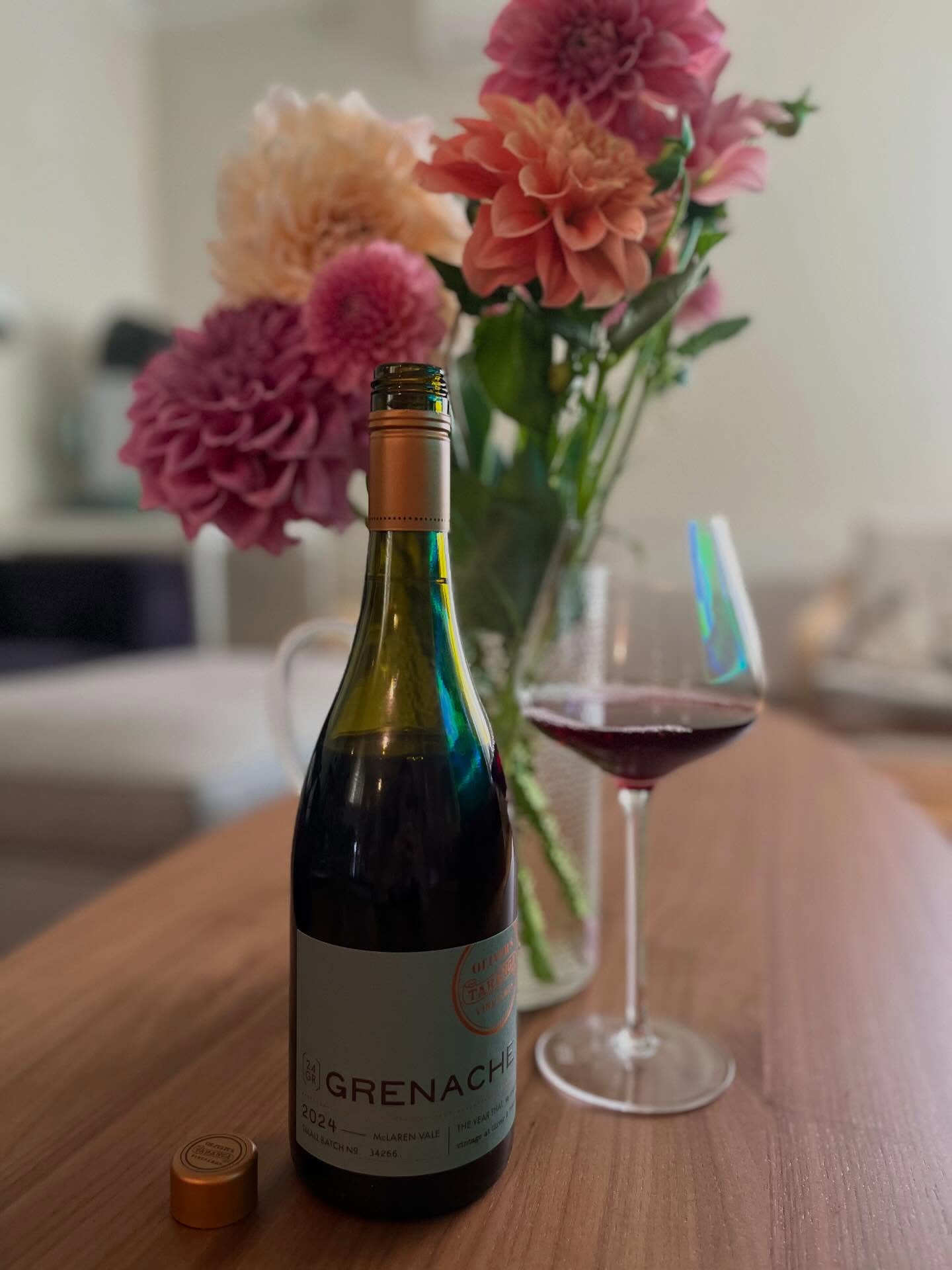 Preparing for my Oliver Taranga x IHANA dinner this week with some of my favourite 2024 Grenache and a little bit of f1 to go with it 🏎️🍷
My two loves coming together, hope you’re ready for my nerdy questions team! @corrinaattaranga @valtteribottas 🤭