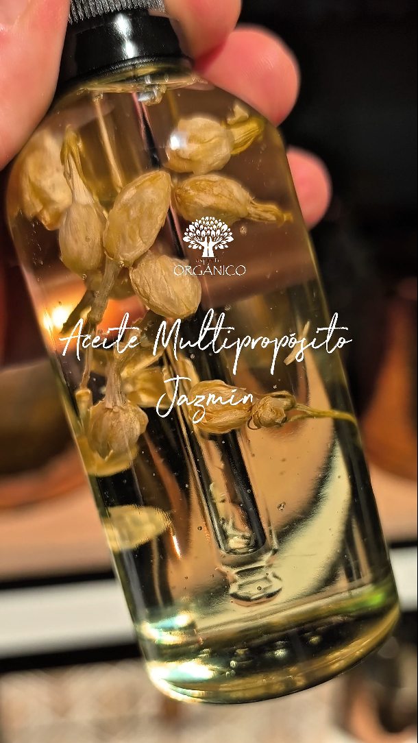 🌸 Aceite Multipropósito Jazmín
Formulado con aceites vegetales ligeros y el delicado aroma del aceite esencial de jazmín de grado terapéutico.
Ideal para nutrir el cuerpo, suavizar las puntas del cabello y cuidar los pies.
Su aroma floral aporta una sensación de calma y bienestar de forma sutil y natural.
Un pequeño ritual botánico para el día a día 🌿✨
#cosmeticanatural #organico #natural #jazmín #artesanal