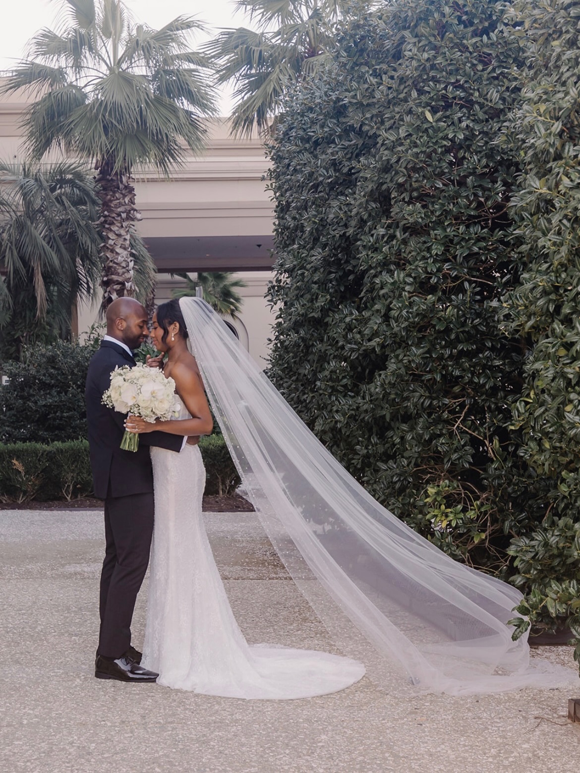 Alana & Jacques 🤍
Photograoher: @esthergriffinphoto
Venue: @westinsavannah
Florist: @katofloraldesigns
HMU: @shadowsandshears
Officiant: @scs_lady
Lighting: @advanced_av
Rentals: @beachviewevents
DJ: @exquisitesoundsent
Planners: US
#savannahwedding #georgiawedding #weddingphotography #weddingdesign #weddingplanner
