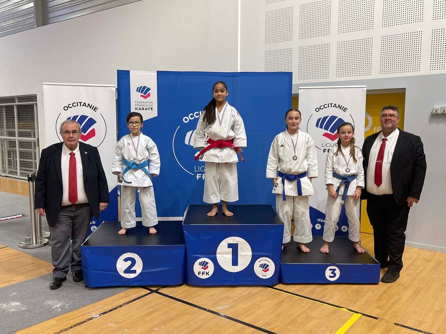 🏆 Coupe & Championnat Occitanie
Félicitations à Tiana pour sa 2e place dans la catégorie Benjamin. 🥈 Bravo également à son grand frère, Sven, qui termine 5e dans la catégorie Minime. 👏
Tous les deux sont qualifiés pour la coupe de France qui se tiendra fin avril. En attendant, les entraînements continuent… 🥋
karaté | shotokan | martial arts | compétition | ffk