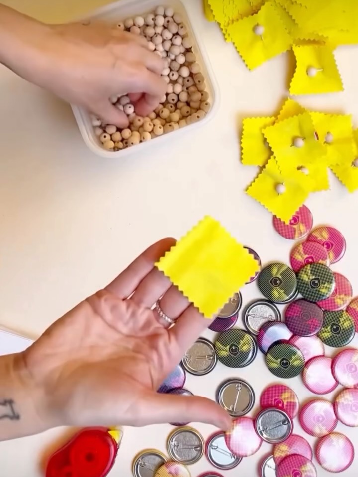 Ogni cappelletto è unico e non importa quale sia la ricetta, l’importante è la chiusura! Il cappelletto perfetto non si apre nel brodo!!! E per questo è fondamentale padroneggiare il gesto e chiudere cappelletti sempre perfetti. Un kit essenziale per chi vuole provare infinite volte ed essere pronto per cimentarsi con la pasta vera.
.
.
#reggioemilia #cappelletti #cappellettotrainigkit