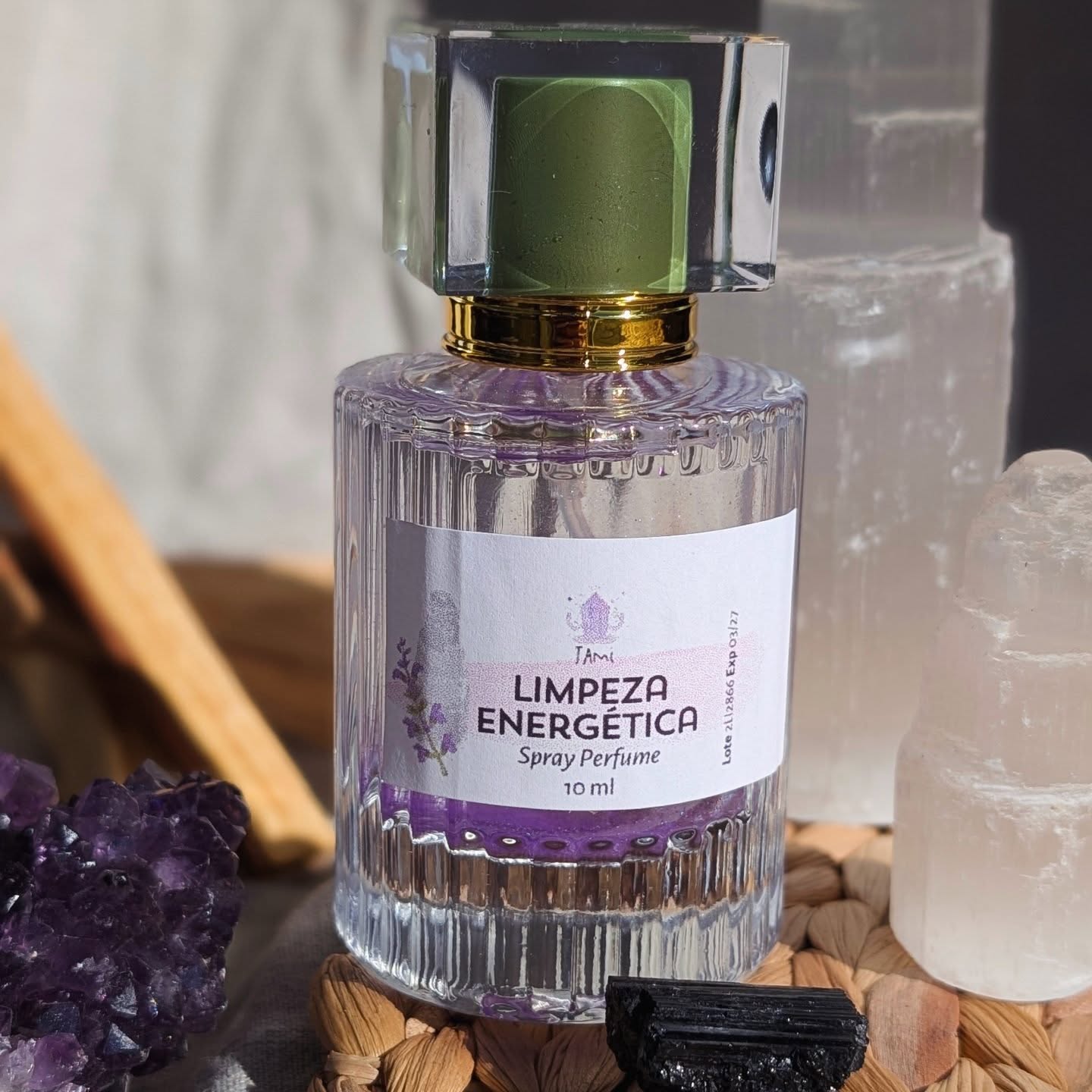 Sabes aqueles momentos em que não tens tempo para nada? Mas que sentes que o teu campo não para de acumular energias menos boas? 😮💨🤯🫤
Há dias, há semanas e fases assim e que sentimos que precisamos mesmo de algo prático que nos ajude, em que até queríamos um tempinho para meditar, relaxar e tal... Mas não há. E é mesmo para isso que o Spray Perfume de Limpeza te pode ajudar ✨
É a solução porque é cheiroso, limpa a energia, fácil de aplicar e ao contrário de outras águas como água da florida, é 100% natural ☺️ basta usares como um perfume e já está ♥️
É um exclusivo da Jami ✨ já faz 7 anos desde que foi criado e é sempre um sucesso por ser prático e maravilhoso ☺️
Disponível na nossa loja online em jami.pt
#LimpezaEnergética #CristaisEnergéticos #curainterior #protecaoespiritual #energiapositiva