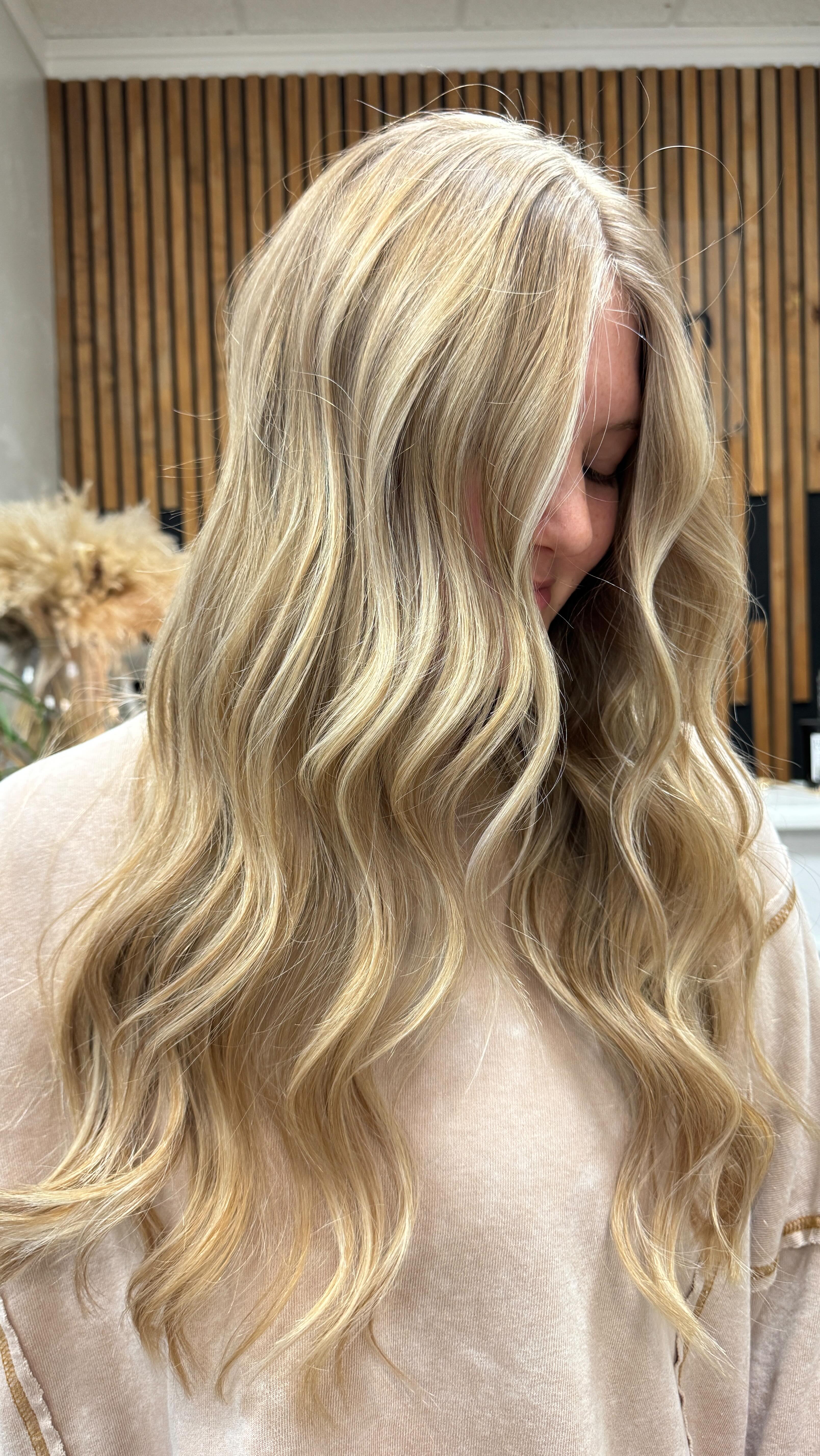 A girls first highlights 💕
We went with a lived in look for low maitnance.
#bhautesalon #colleyvilletx #colleyvillehairstylist #dfwhairstylists #fortworthhairstylist