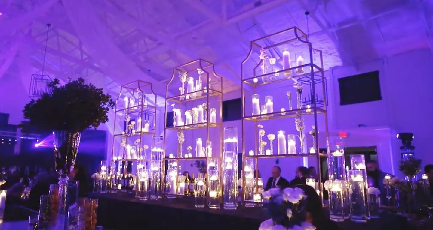 When your client says they want a DRAMATIC bar, you fill the entire thing with over 100+ candles! #dramatic #wedding #eventdesign #highfashionwedding