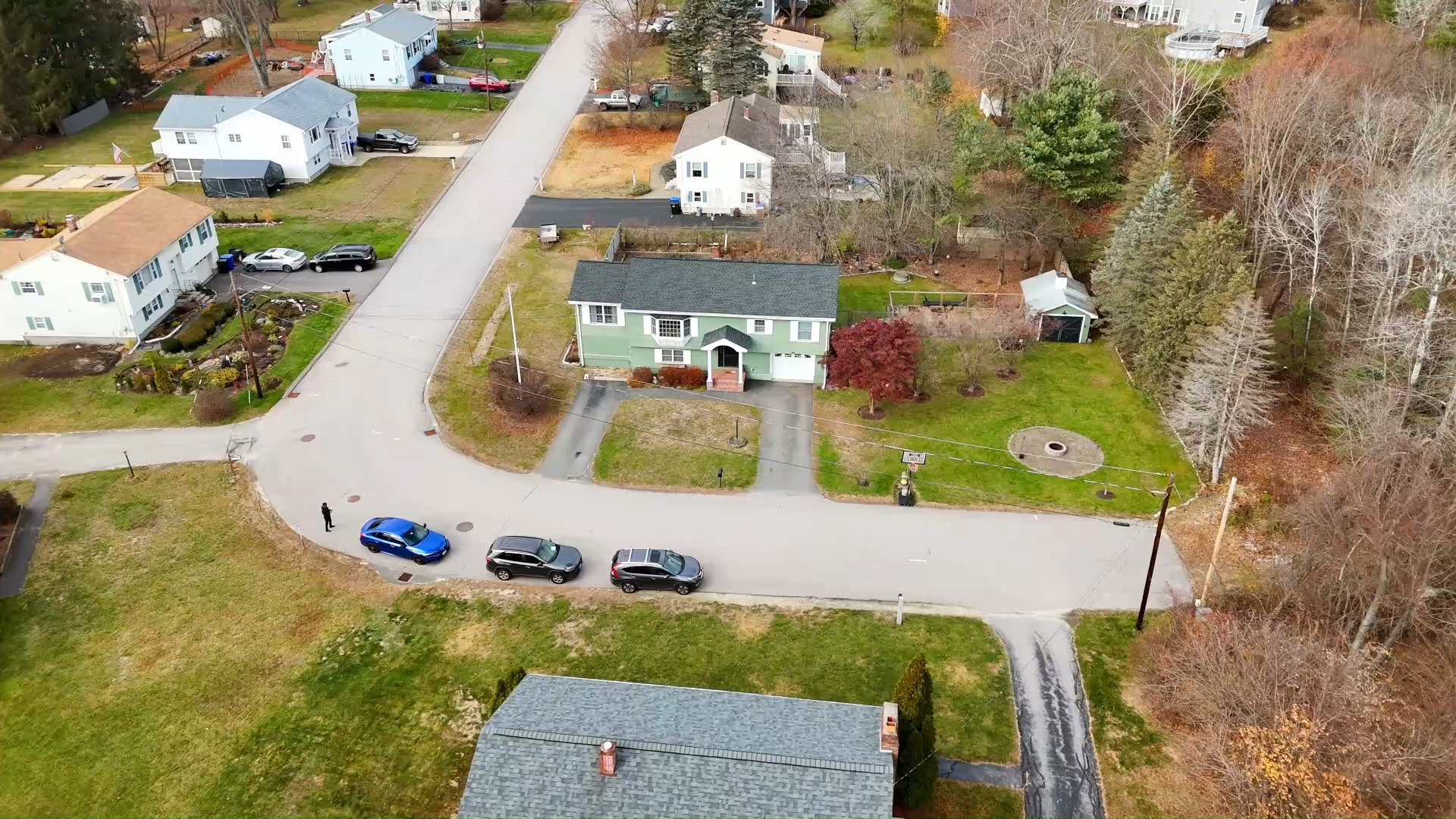 Step inside to an airy, light-filled flow. ☀️ Transition from the main living space to 4 flexible beds and 2 baths. Discover a bonus lower level for extra room, then head out to your private, fenced corner lot with fruit trees. 🏡✨