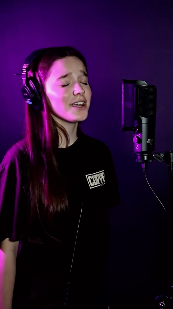 CopperLIVE🎙️
Every week we’re opening the studio doors and sharing a little vocal moment from our singing lesson students
At Copper, lessons aren’t just about technique… they’re about storytelling, confidence, and finding your sound.
🎤 Ava
🎶 I can hear the Bells - Hairspray
#CopperStudios #MusicalTheatre #VocalCoaching