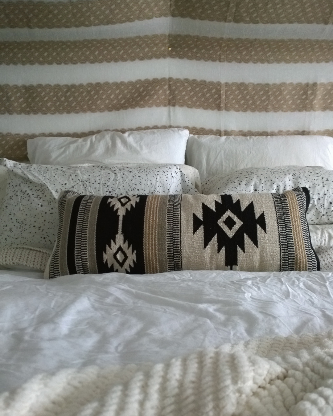 When you really just want to stay in bed forever... 💤🏨😫