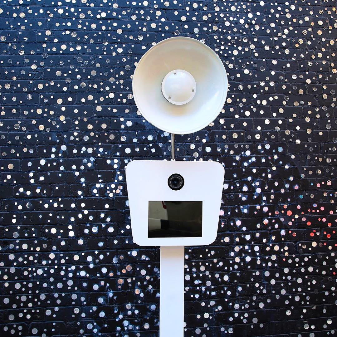 Our fave background we stumbled on during last weekends photoshoot ✨🙌🏼