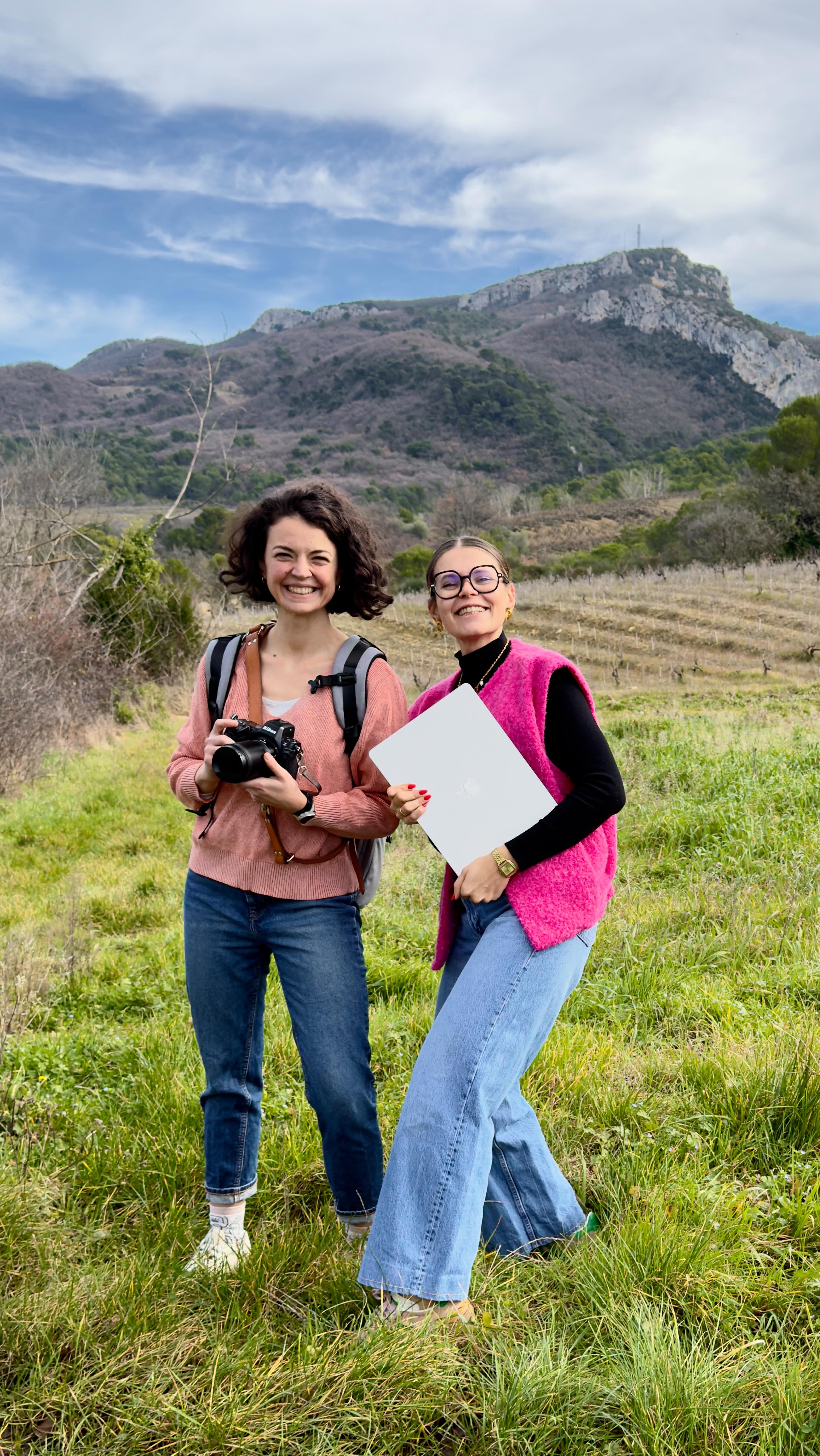 Combien de casquettes pour une photographe ? 🧢
Photographe, maman, comptable, secrétaire, retoucheuse, organisatrice, community manager, stratège…�On ne s’ennuie jamais par ici 😅
Et ce n’est que le début avec Noémie ✨
👇🏻Dis-moi en commentaire laquelle t’a le plus surpris(e)�➡️ Abonne-toi pour voir la suite
📸 Camille Meffre photographe professionnelle�📍 Vaucluse, Provence & partout où vous m’emmènerez�🌸 Contact & infos en bio
👩🏼💻 @lepicurienneenprovence
#photography #photographer #humour #casquette #provence